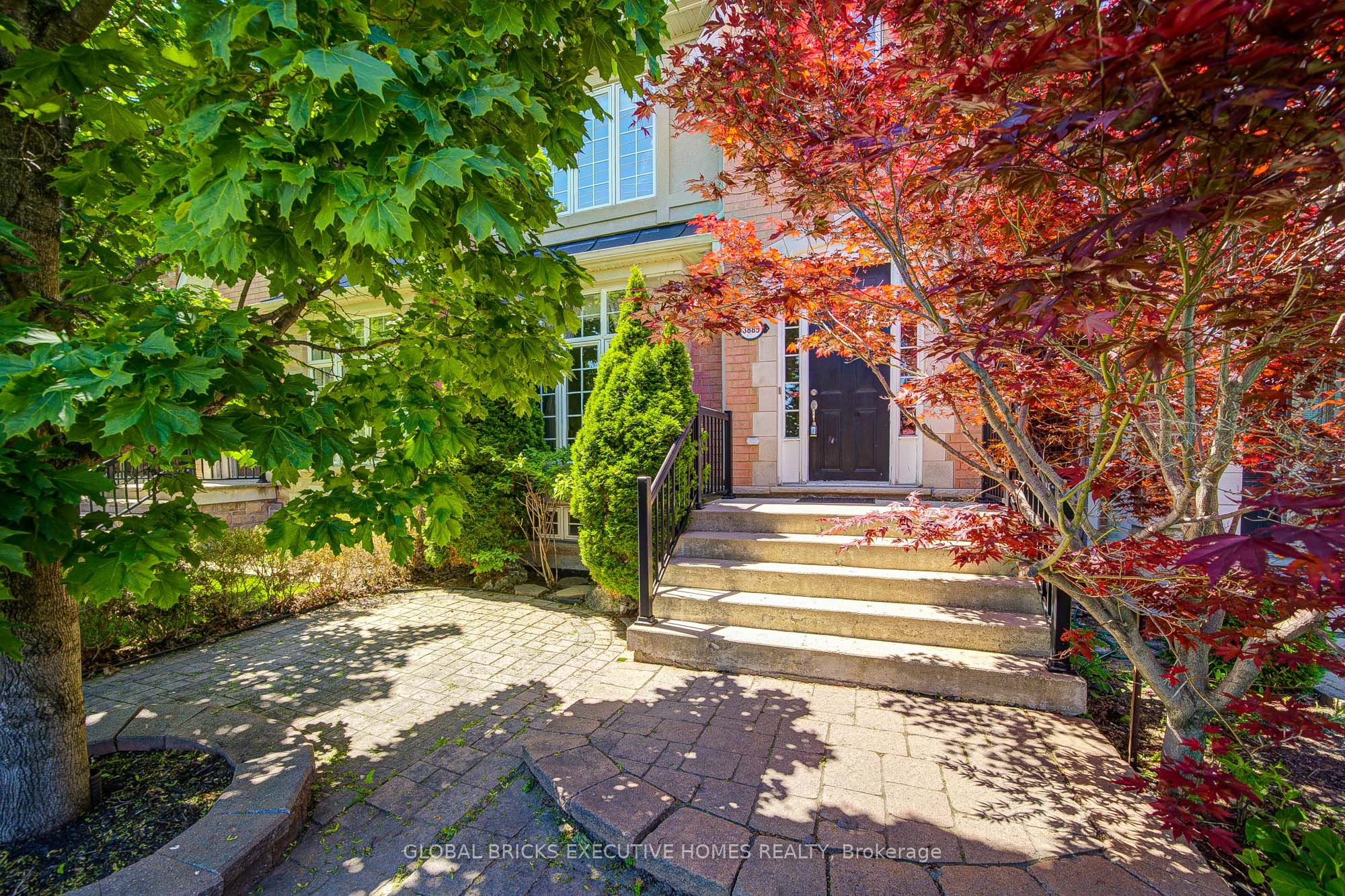 3885 Eglinton Avenue, Mississauga, ON L5M 7Z7 photo 3