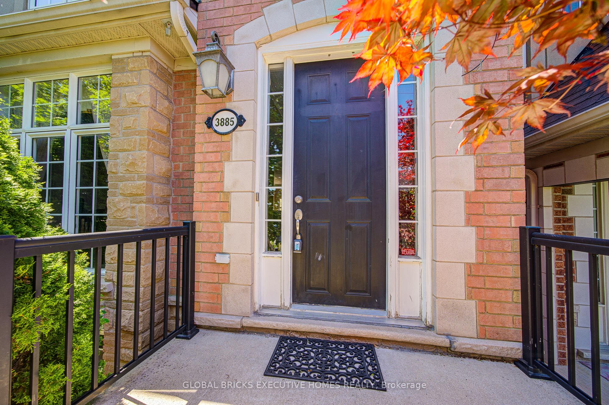 3885 Eglinton Avenue, Mississauga, ON L5M 7Z7 photo 4