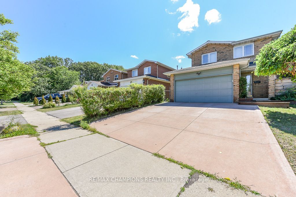 163 Simmons Boulevard, Brampton, ON L6V 3Y2 photo 2