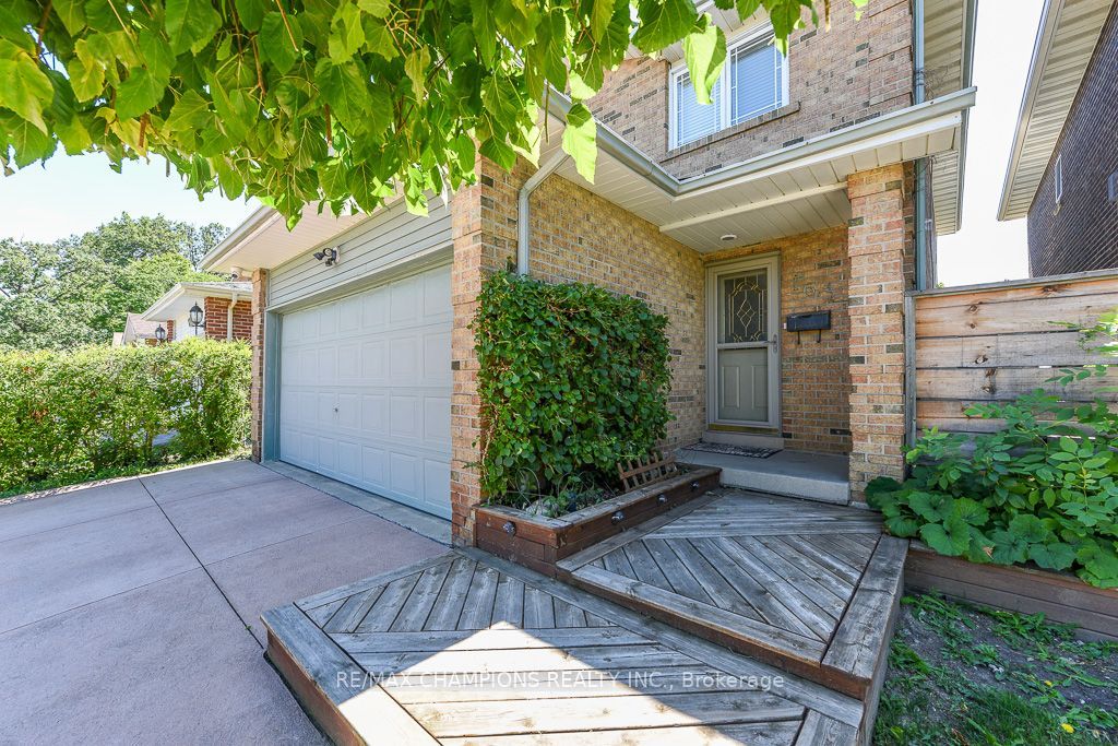 163 Simmons Boulevard, Brampton, ON L6V 3Y2 photo 3