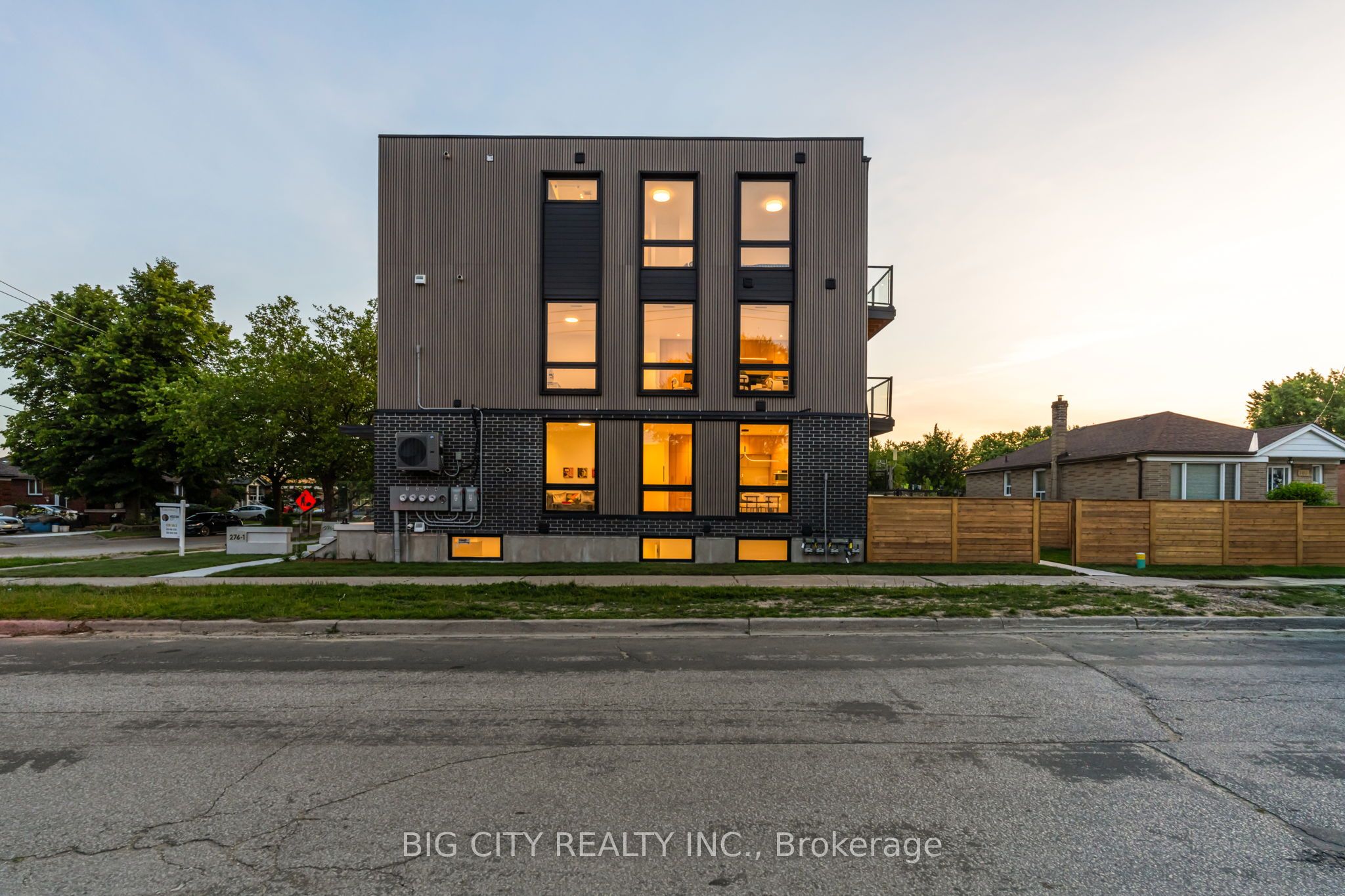 276 Lanor Avenue 1, Toronto, ON M8W 2P9 photo 4