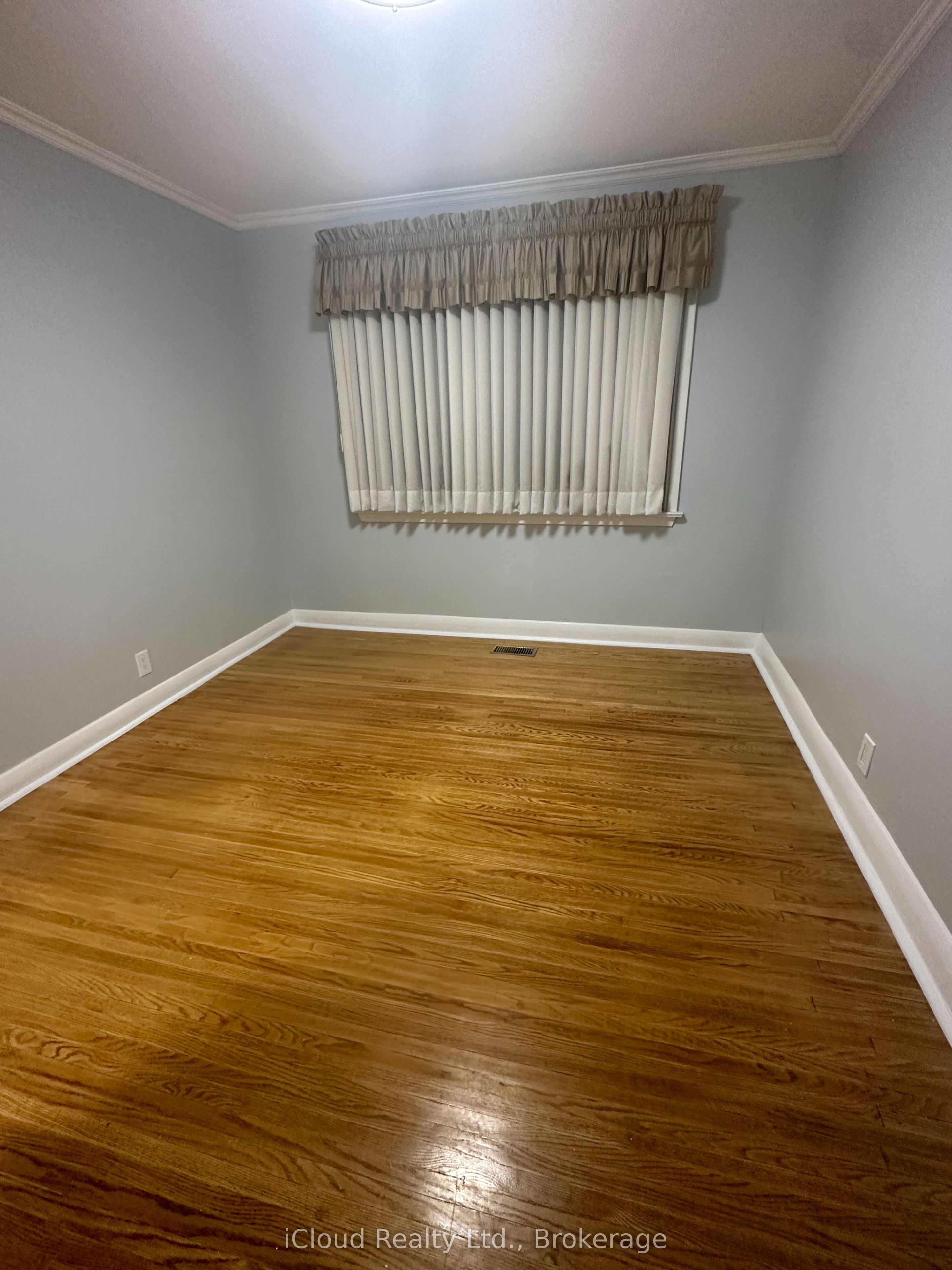 17 Sora Drive Main, Mississauga, ON L5M 1B3 photo 3