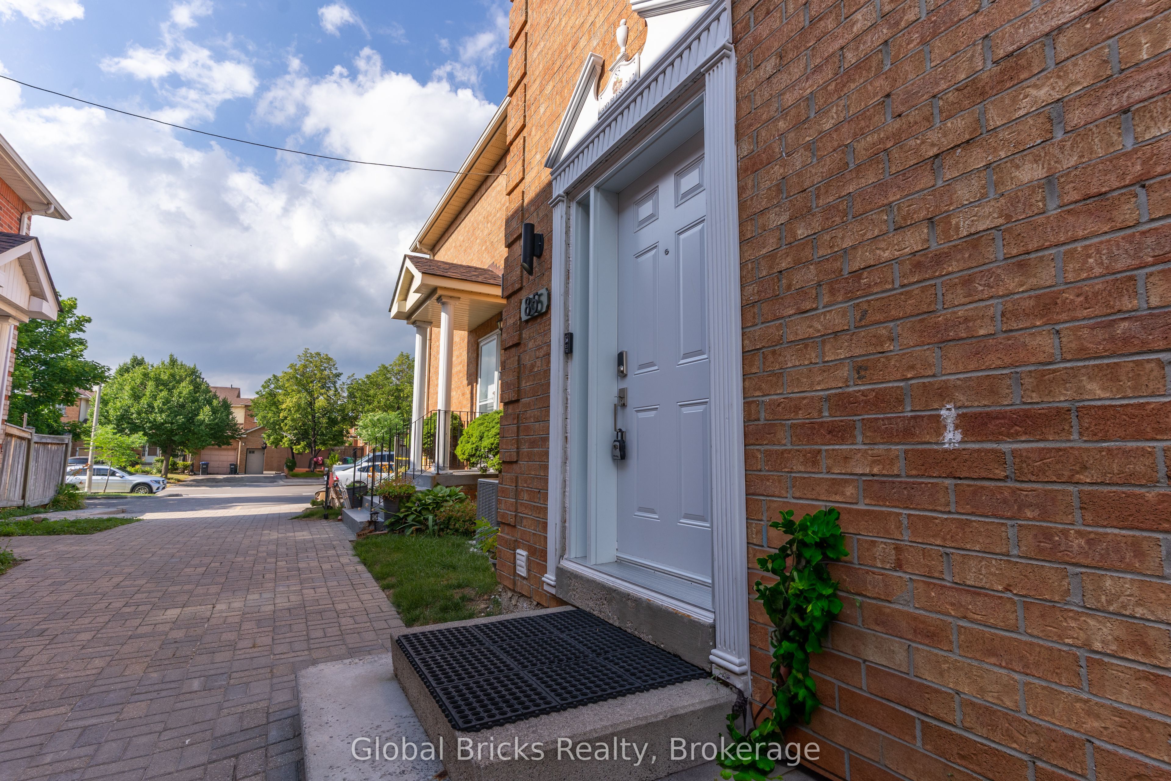 85 Millstone Drive, Brampton, ON L6Y 4P5