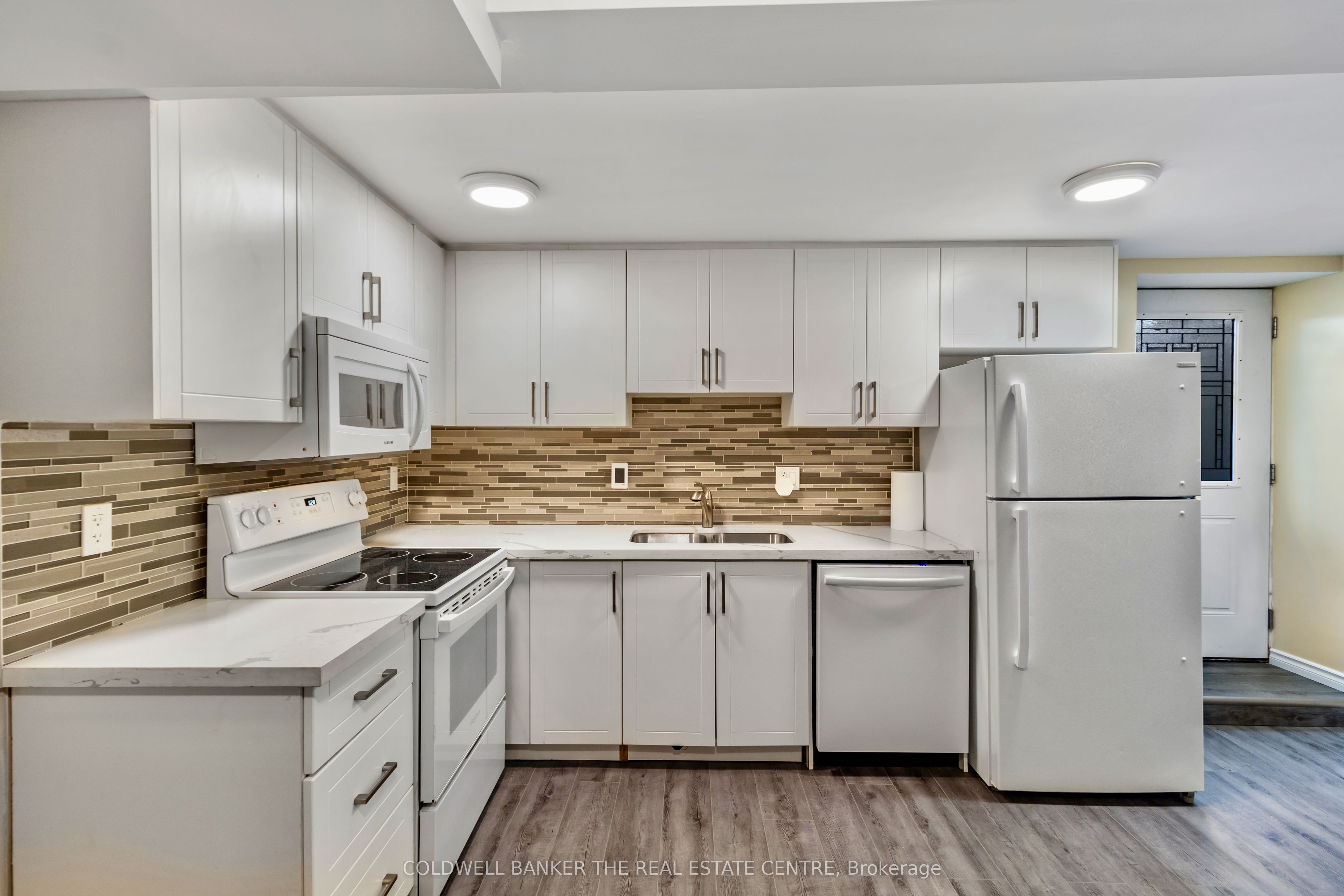5 Rutherford Avenue, Toronto, ON M6M 2C5 photo 2