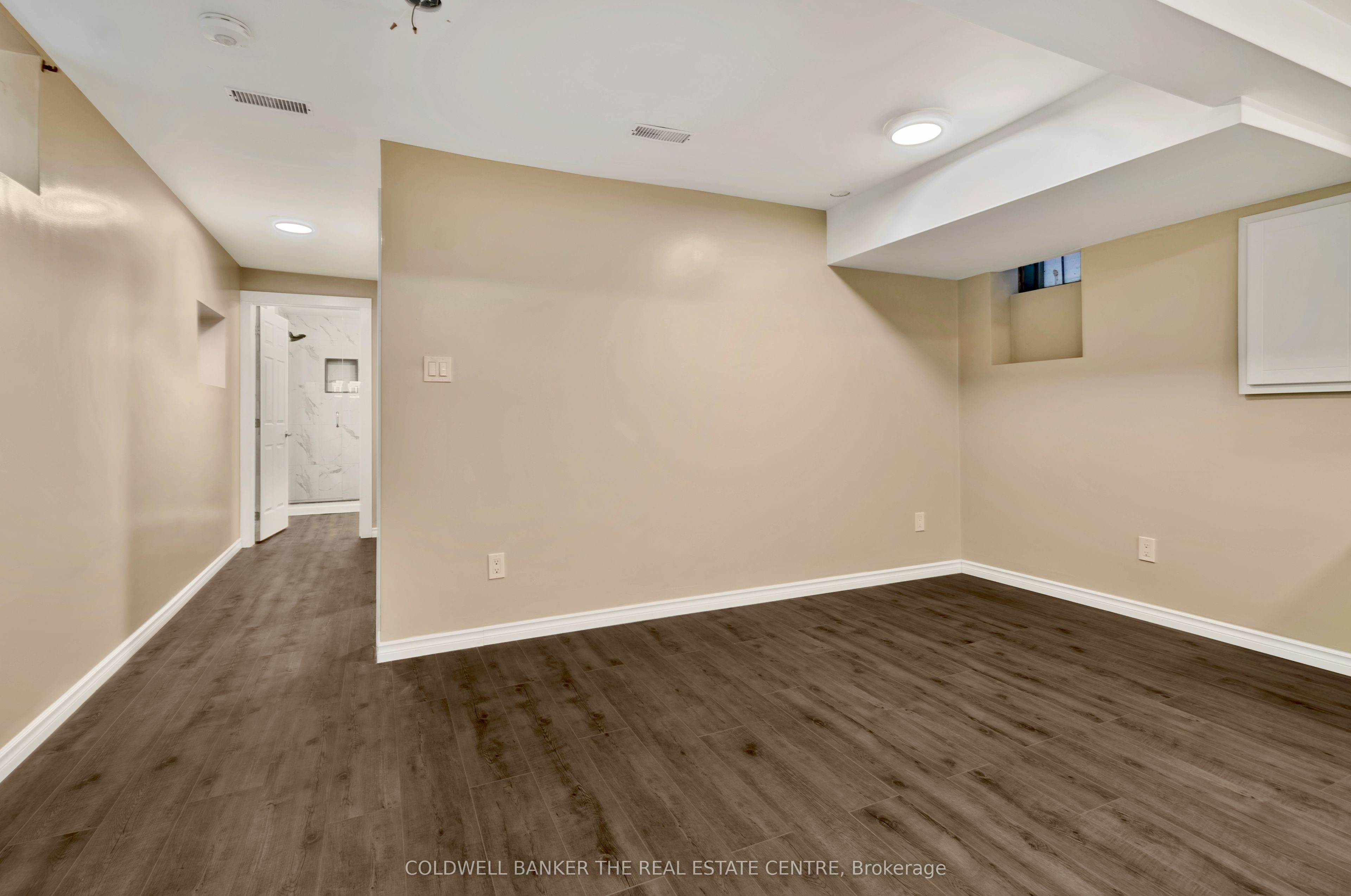 5 Rutherford Avenue, Toronto, ON M6M 2C5 photo 3