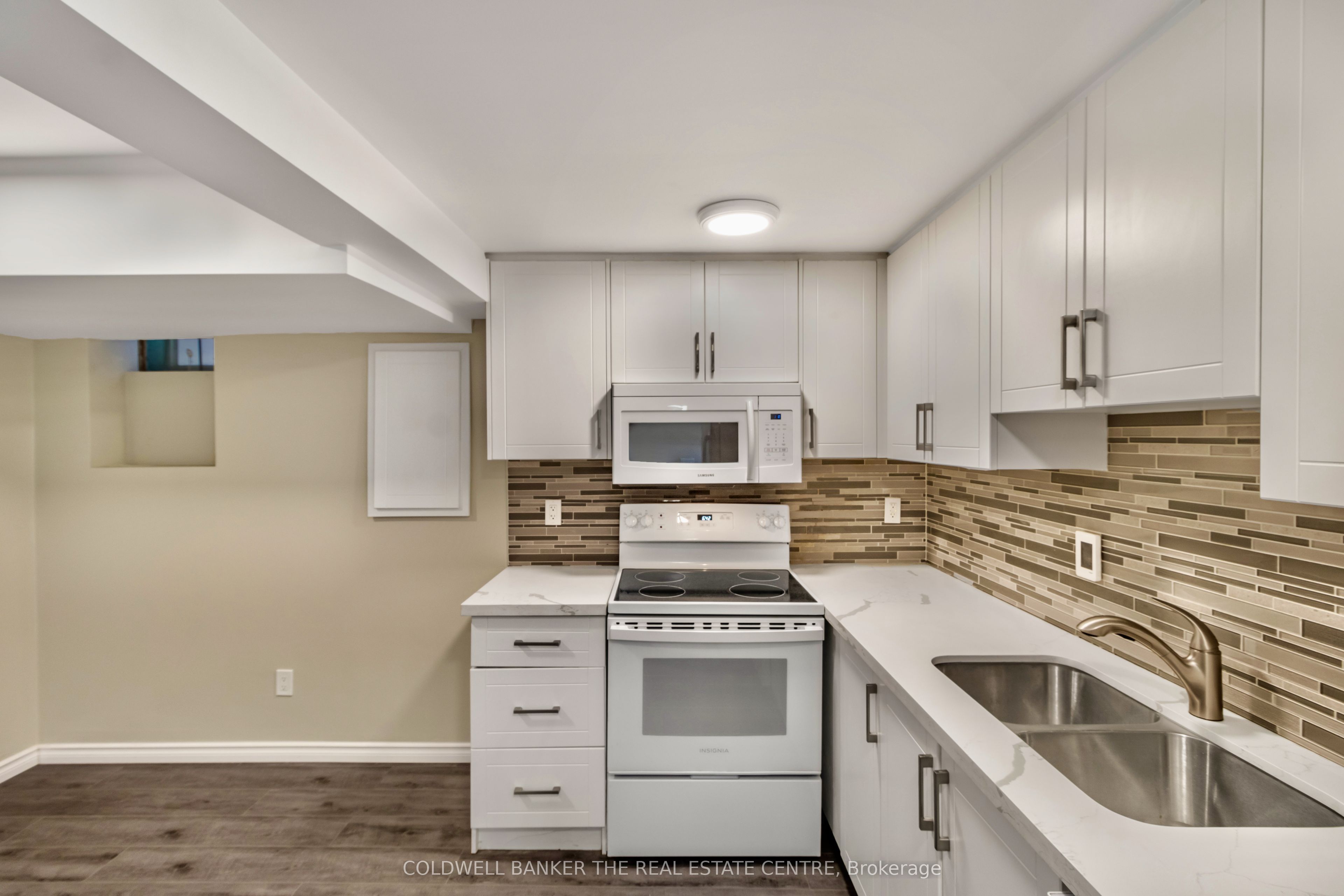 5 Rutherford Avenue, Toronto, ON M6M 2C5 photo 4