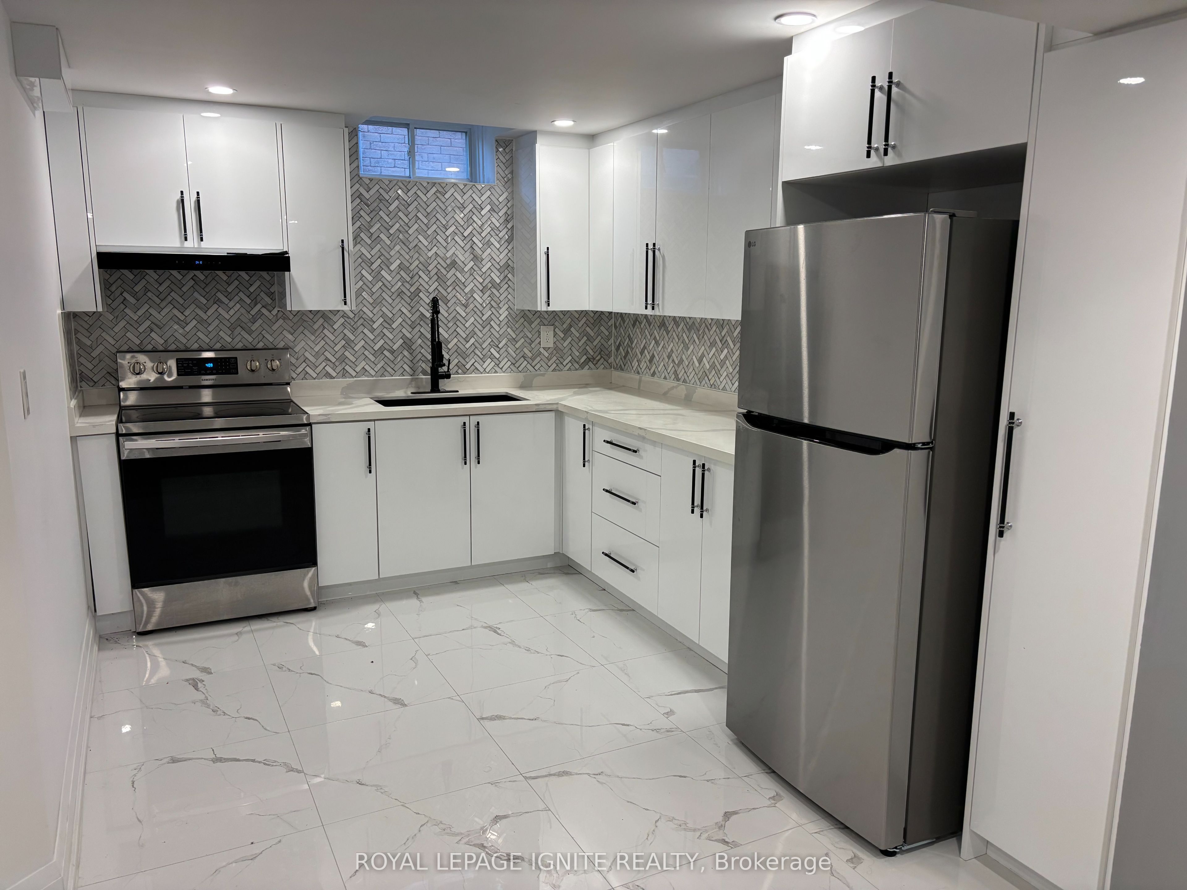 308 Callaghan Crescent, Oakville, ON L6H 5H6