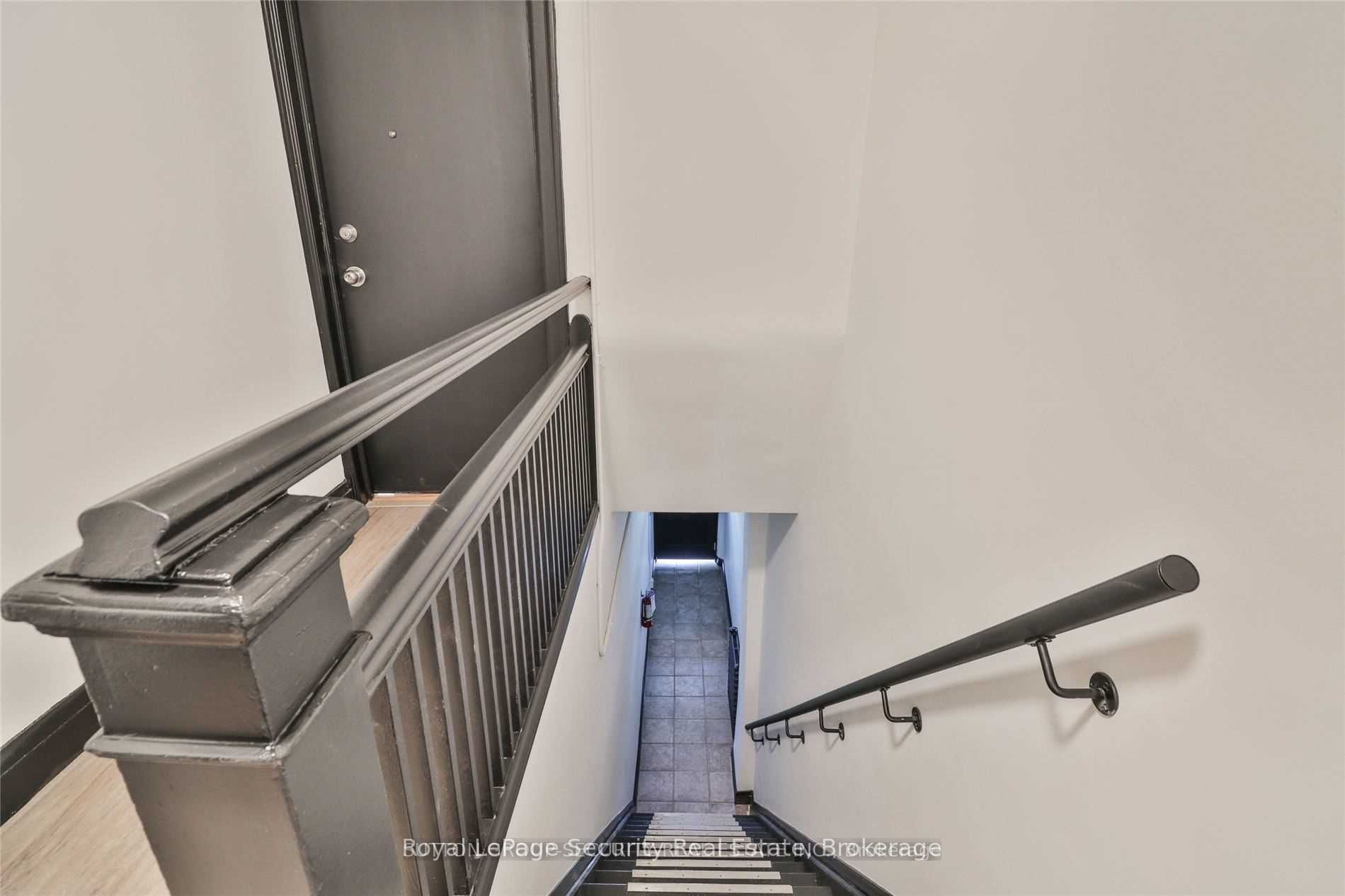 3317 Lake Shore Boulevard W 2, Toronto, ON M8W 1M8 photo 2