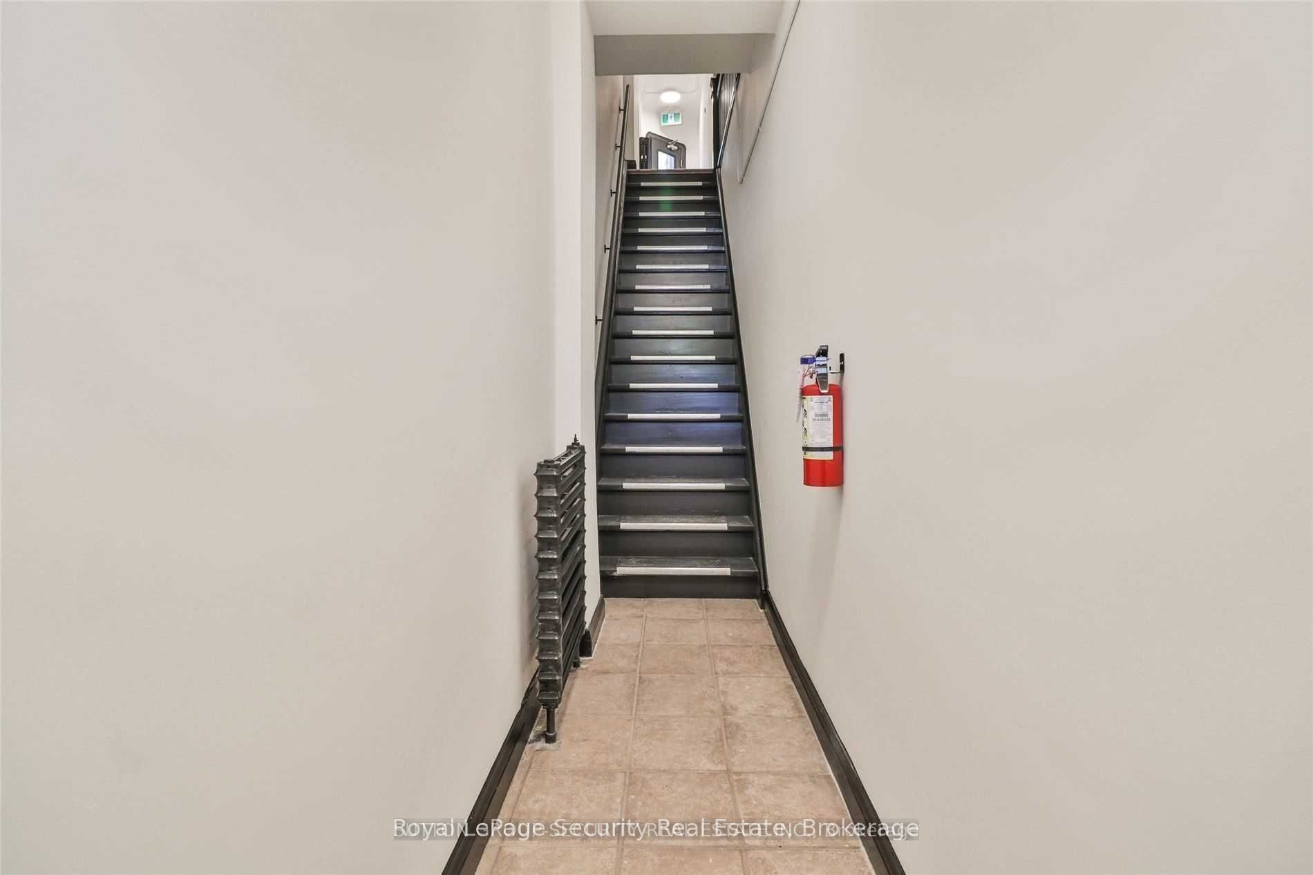 3317 Lake Shore Boulevard W 2, Toronto, ON M8W 1M8 photo 3