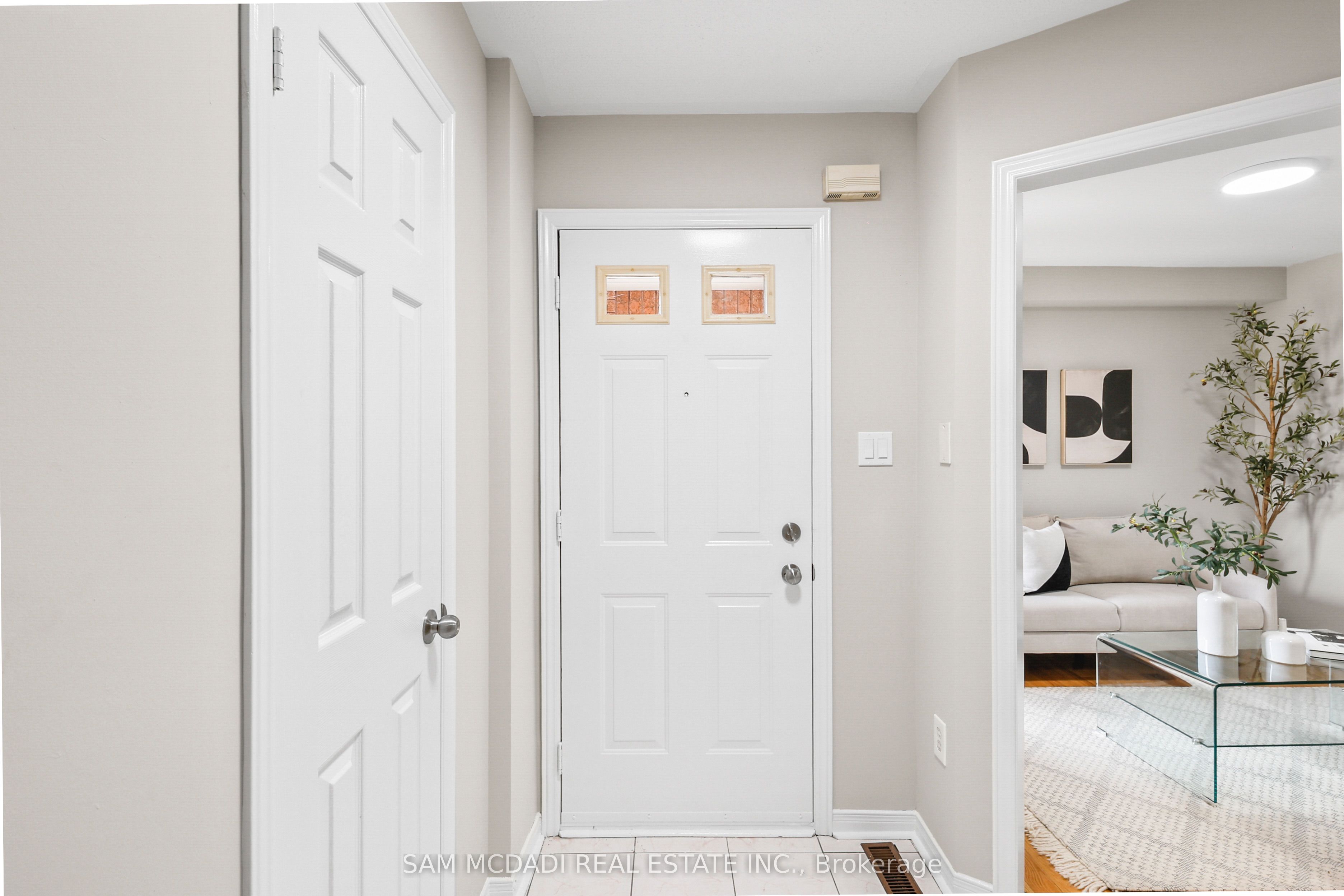 3847 Densbury Drive, Mississauga, ON L5N 6Z3 photo 3