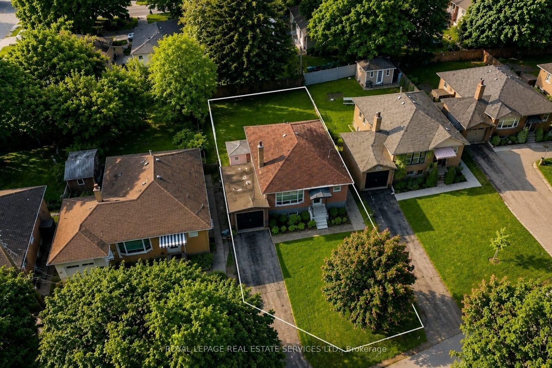 100 Ballacaine Drive, Toronto, ON M8Y 4B8 photo 2