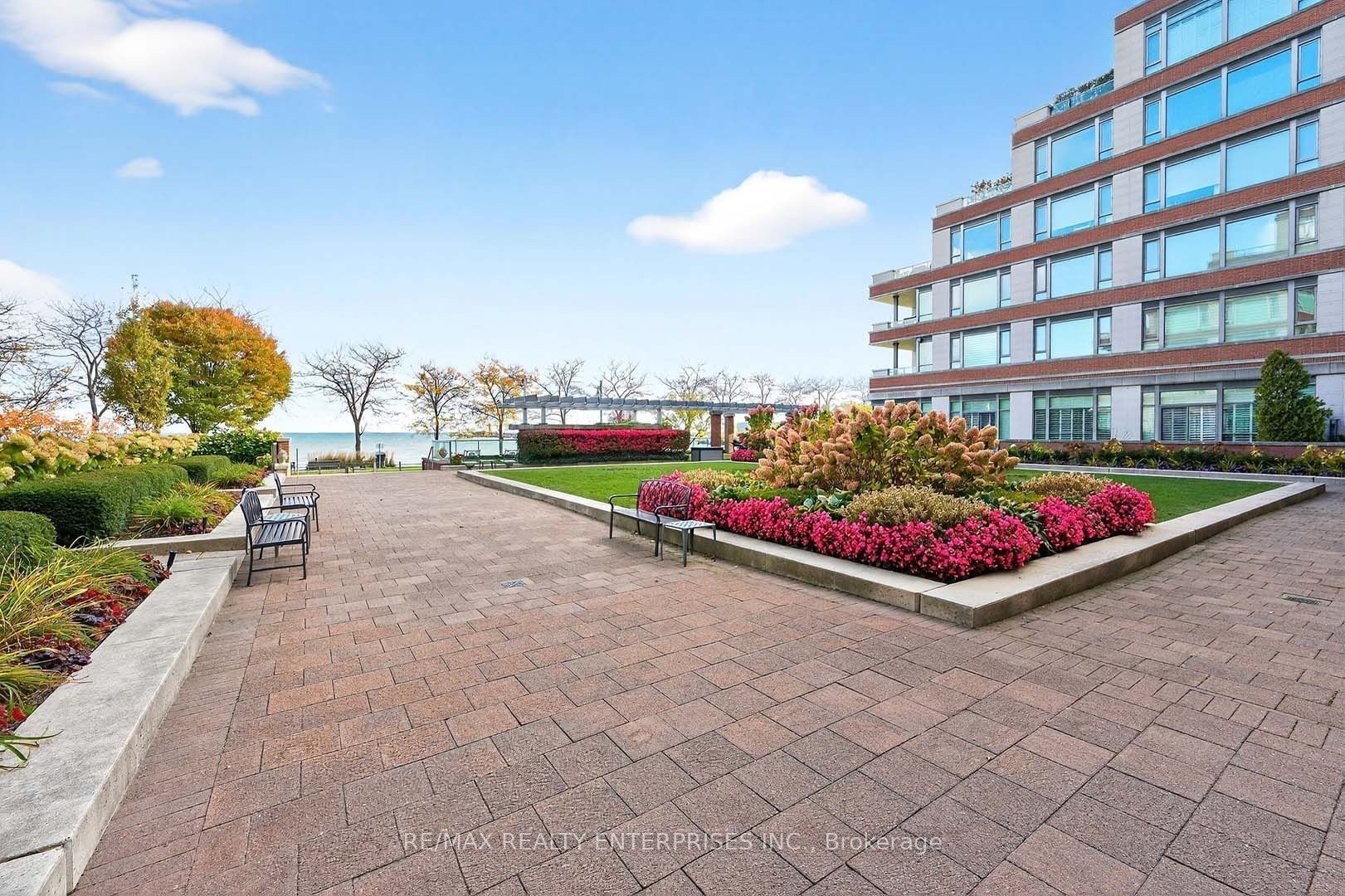65 Port Street E 503, Mississauga, ON L5G 4V3