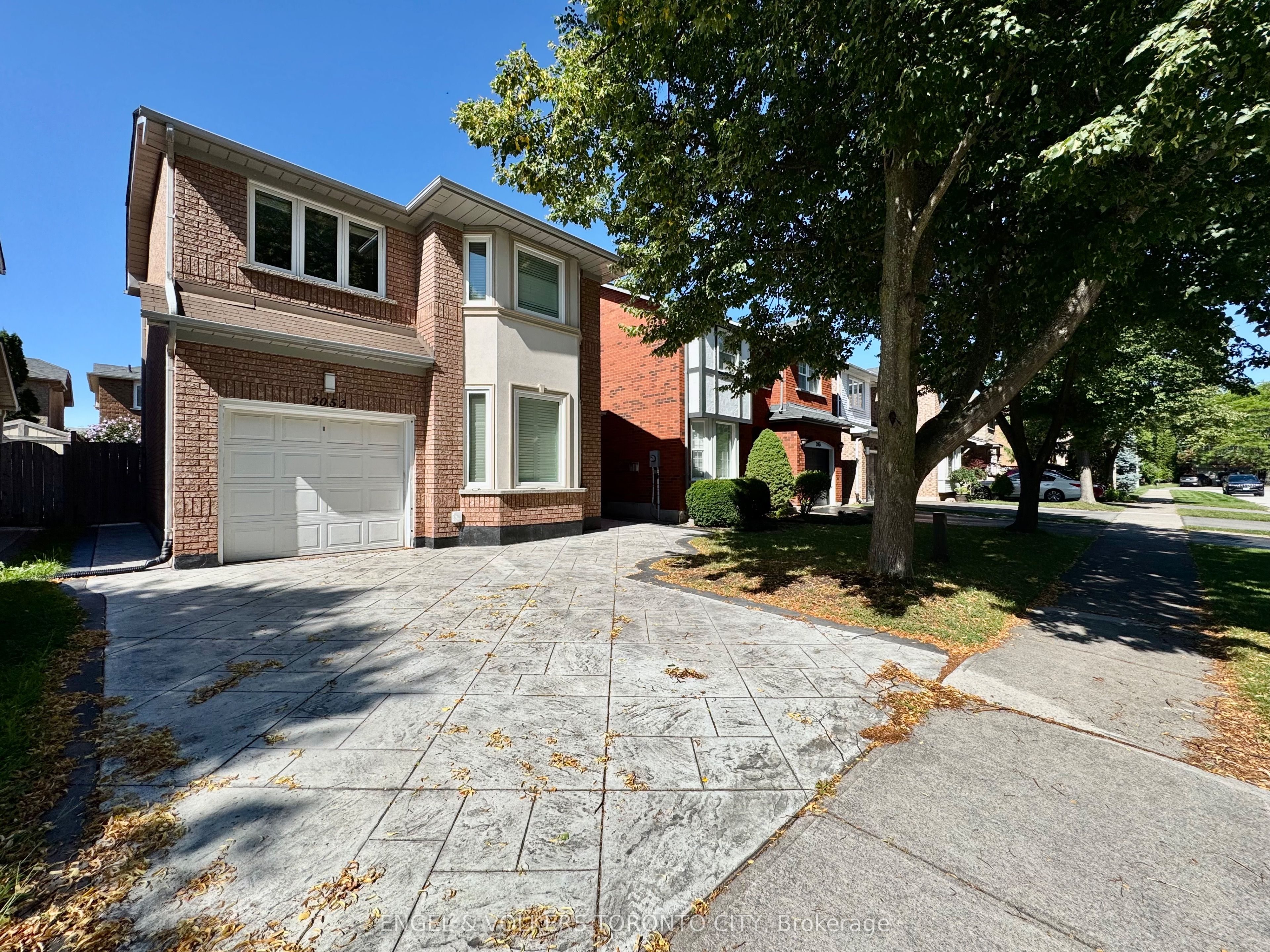 2052 Oak Bliss Crescent, Oakville, ON L6M 3K4