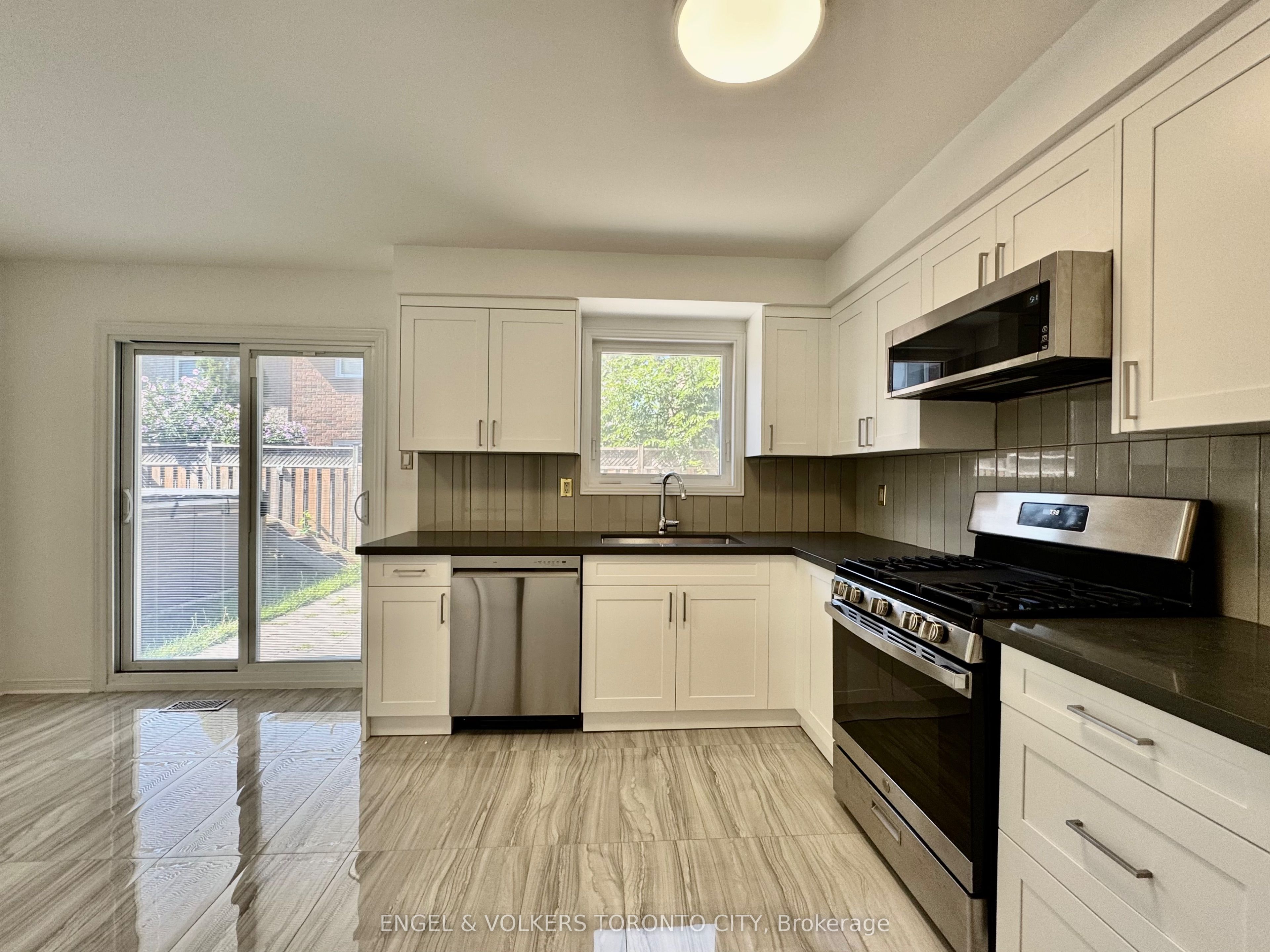 2052 Oak Bliss Crescent, Oakville, ON L6M 3K4 photo 5