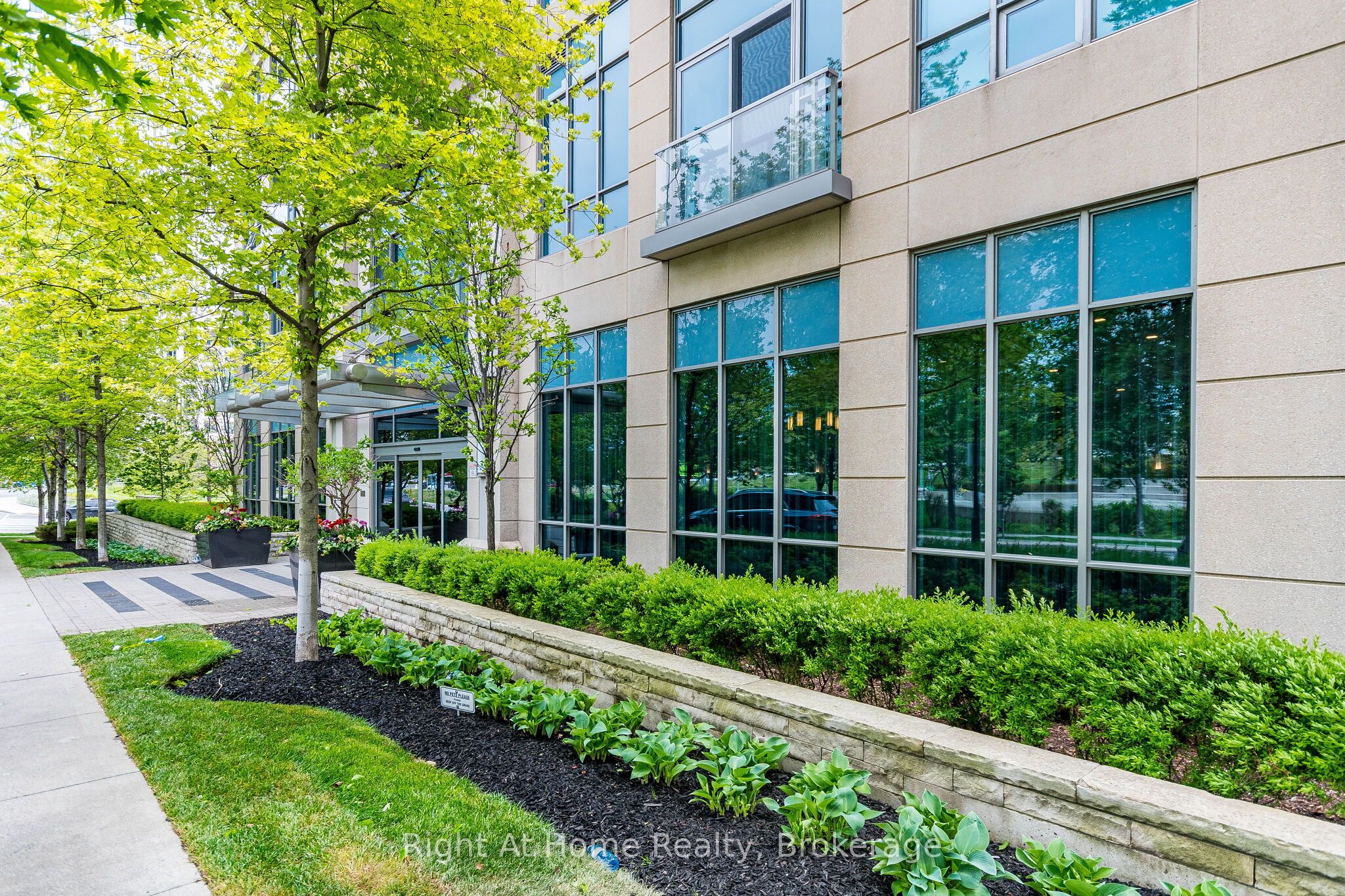 15 Viking Lane 1303, Toronto, ON M9B 0A4 photo 2