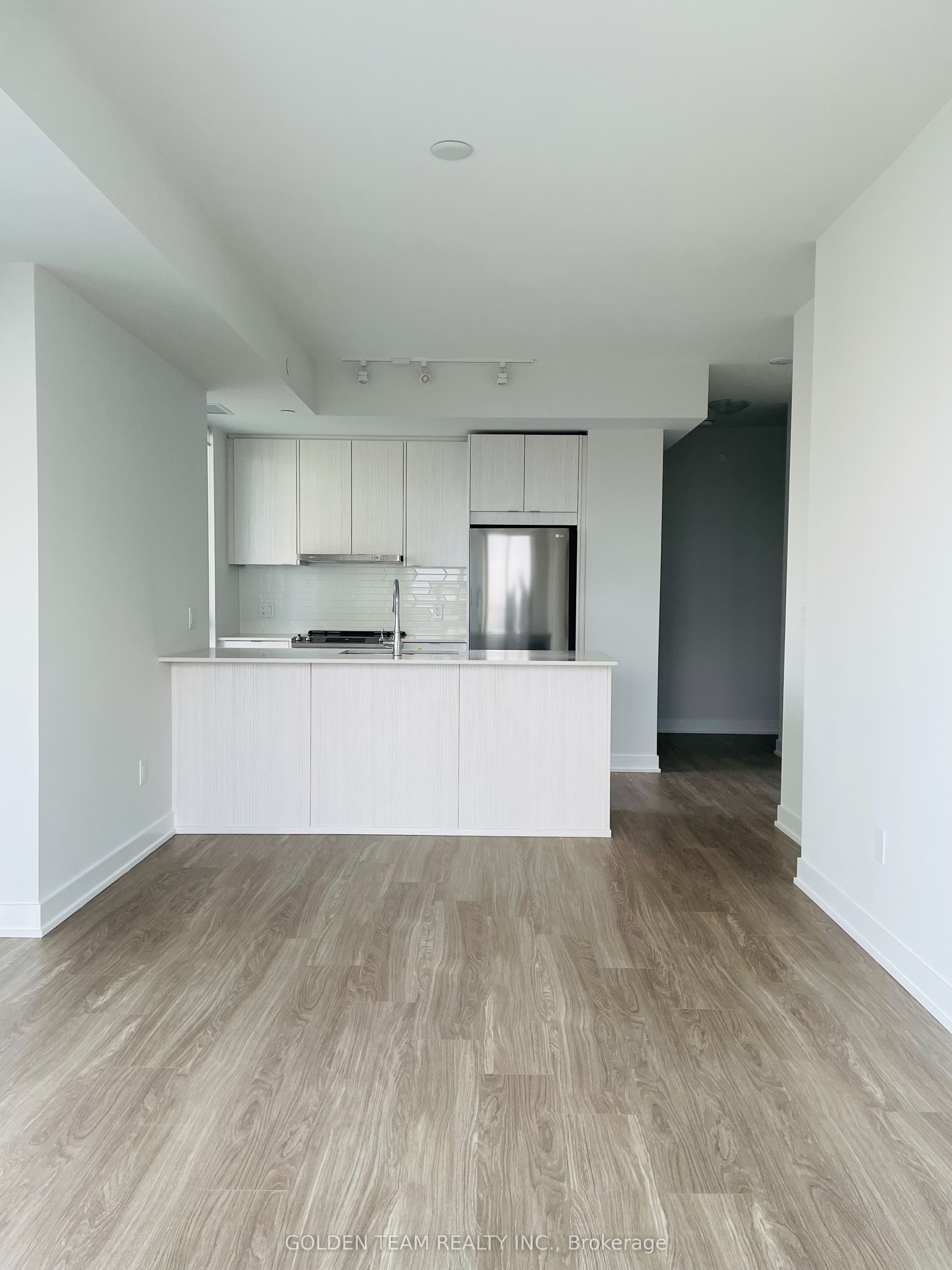 4130 Parkside Village Drive 3404, Mississauga, ON L5B 0L7 photo 2