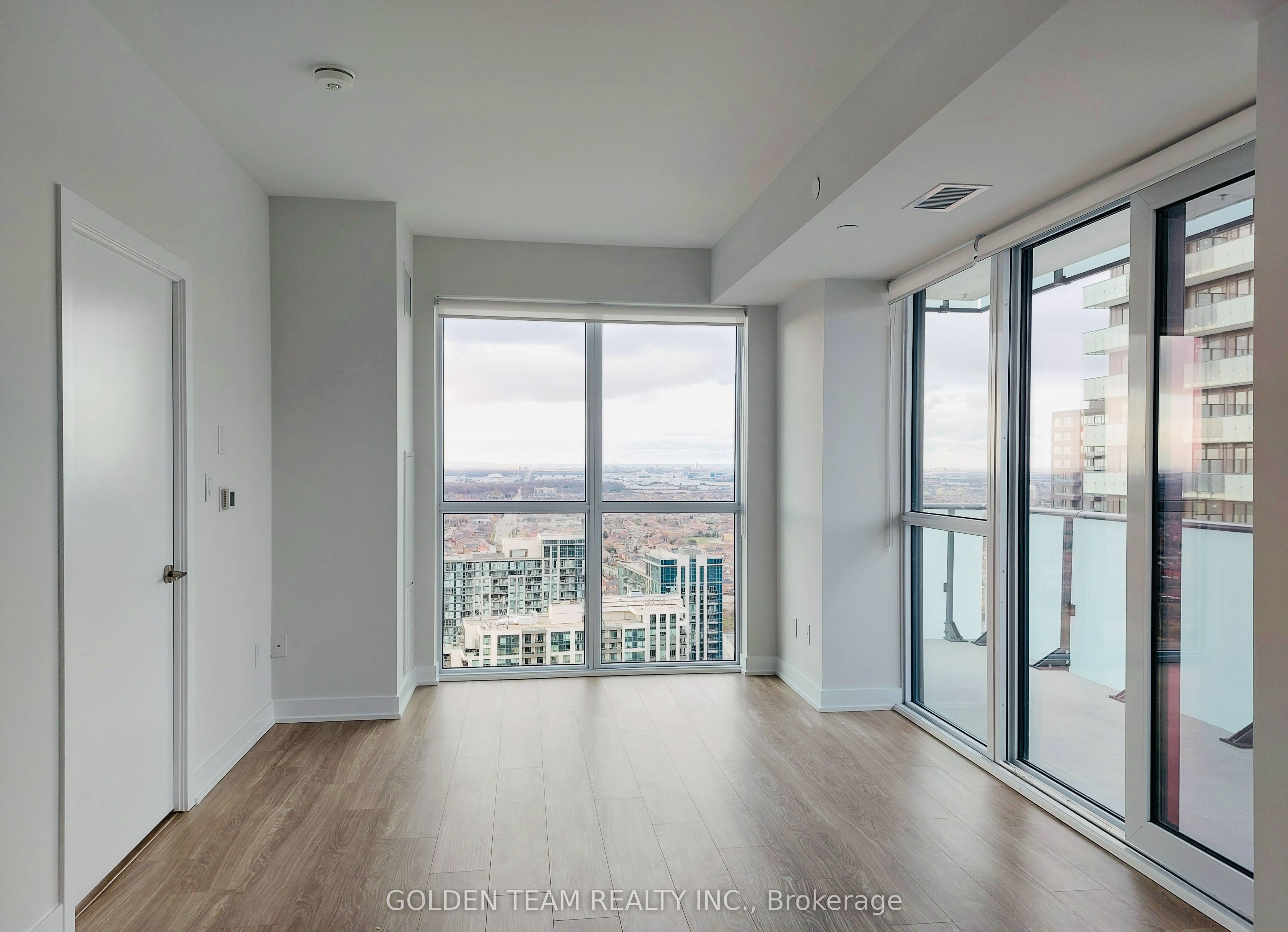4130 Parkside Village Drive 3404, Mississauga, ON L5B 0L7 photo 3