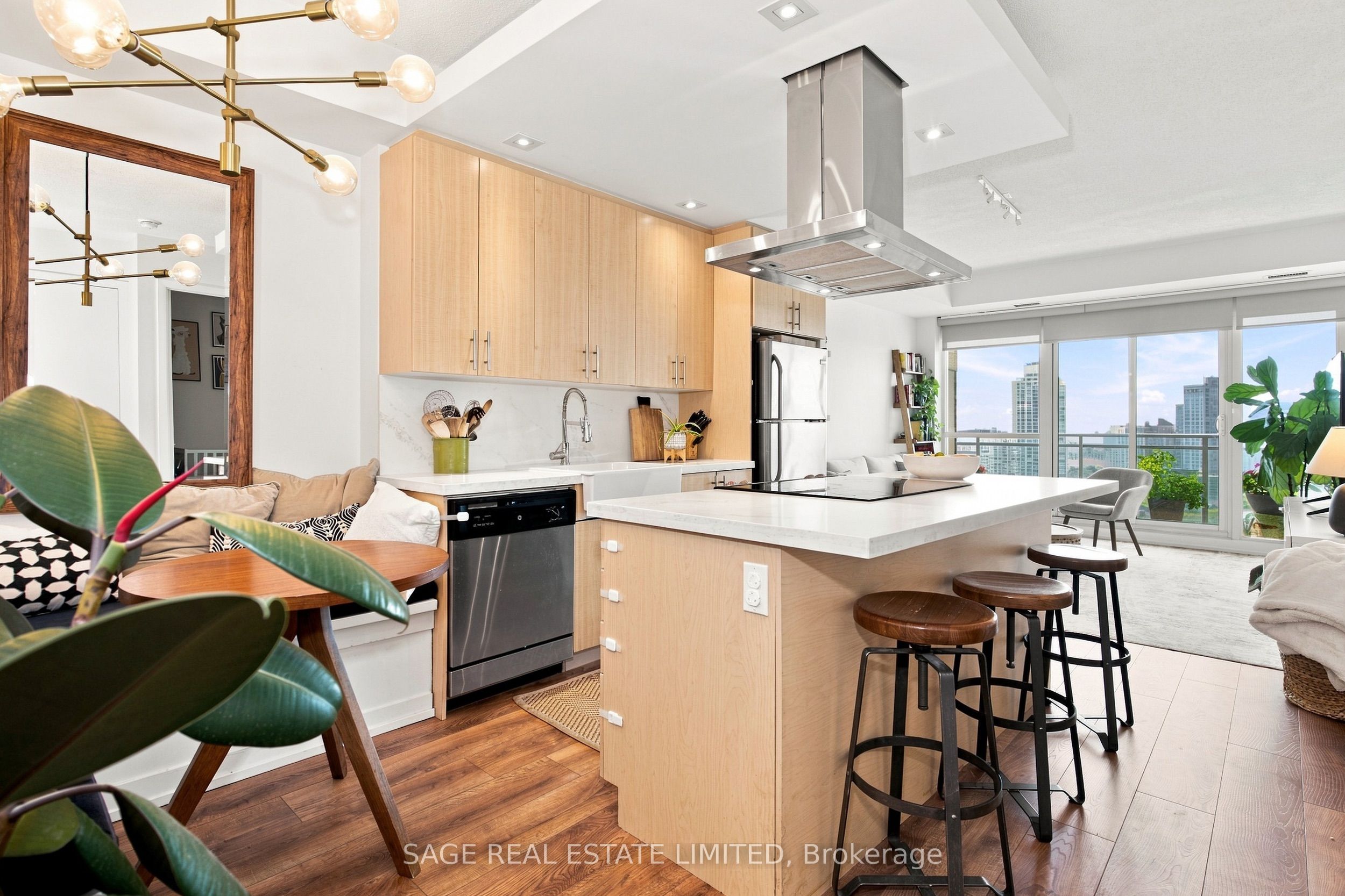 165 Legion Road N 1428, Toronto, ON M8Y 0B3