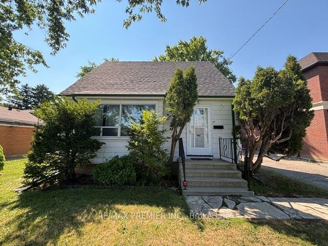 21 Aura Lea Boulevard, Toronto, ON M9M 1K2 photo 2