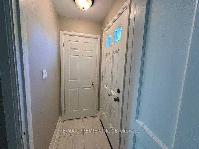 21 Aura Lea Boulevard, Toronto, ON M9M 1K2 photo 4