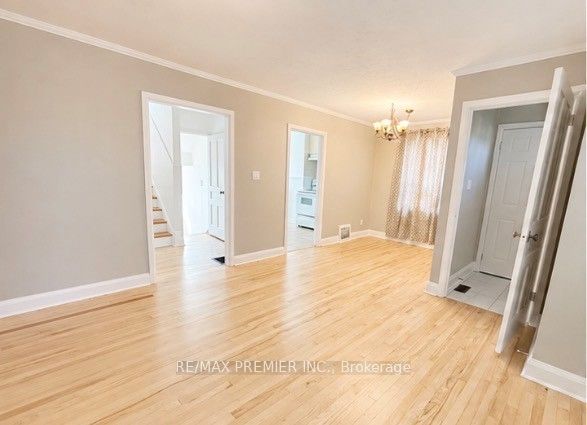 21 Aura Lea Boulevard, Toronto, ON M9M 1K2 photo 5