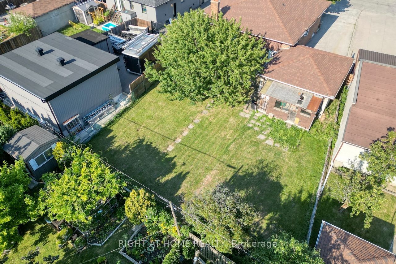 110 Jay Street, Toronto, ON M6L 2M2 photo 4