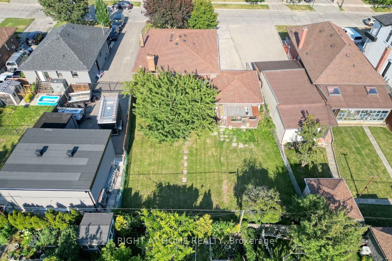 110 Jay Street, Toronto, ON M6L 2M2 photo 5