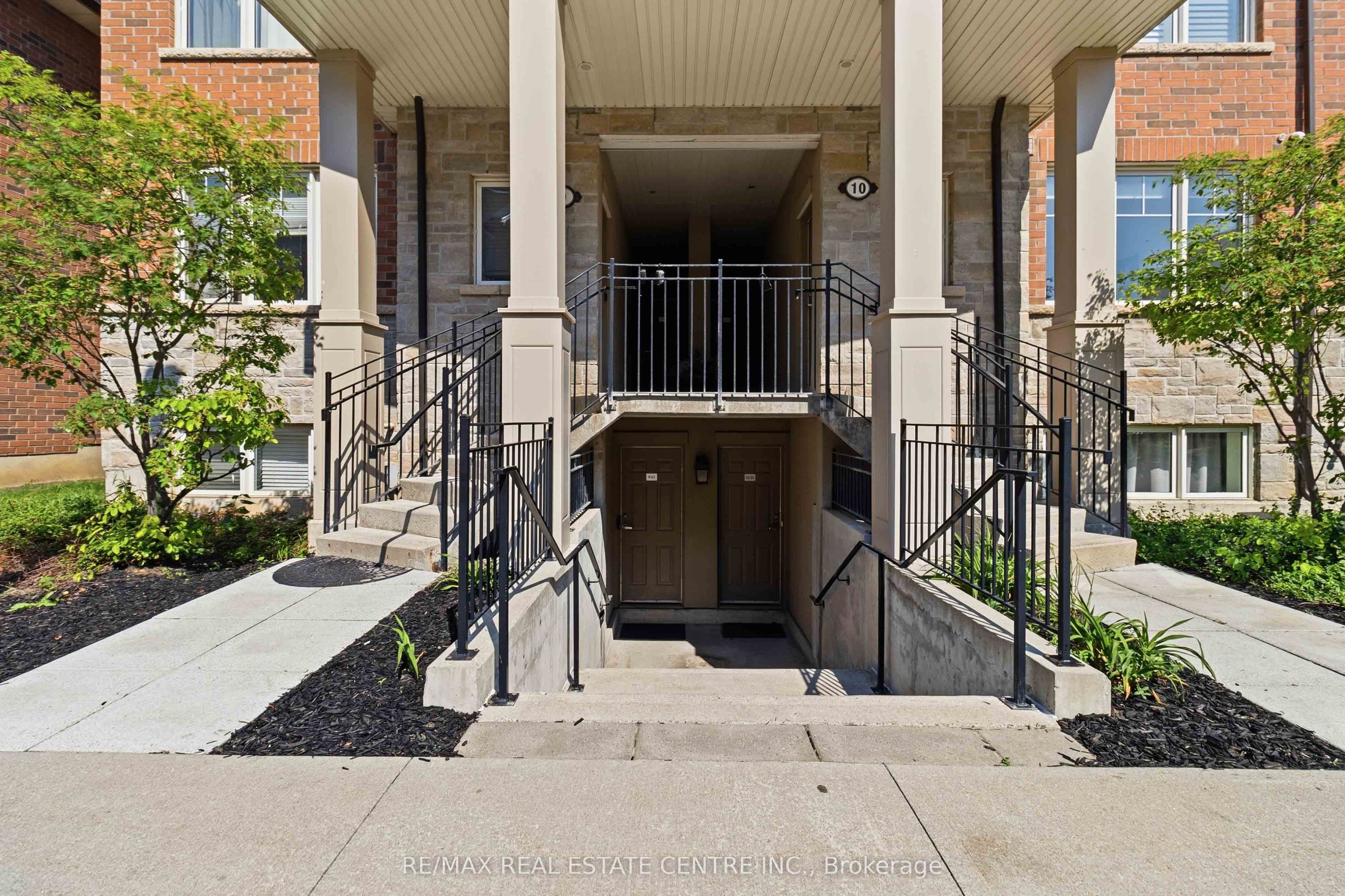 2420 Baronwood Drive 9-01, Oakville, ON L6M 0X6 photo 2