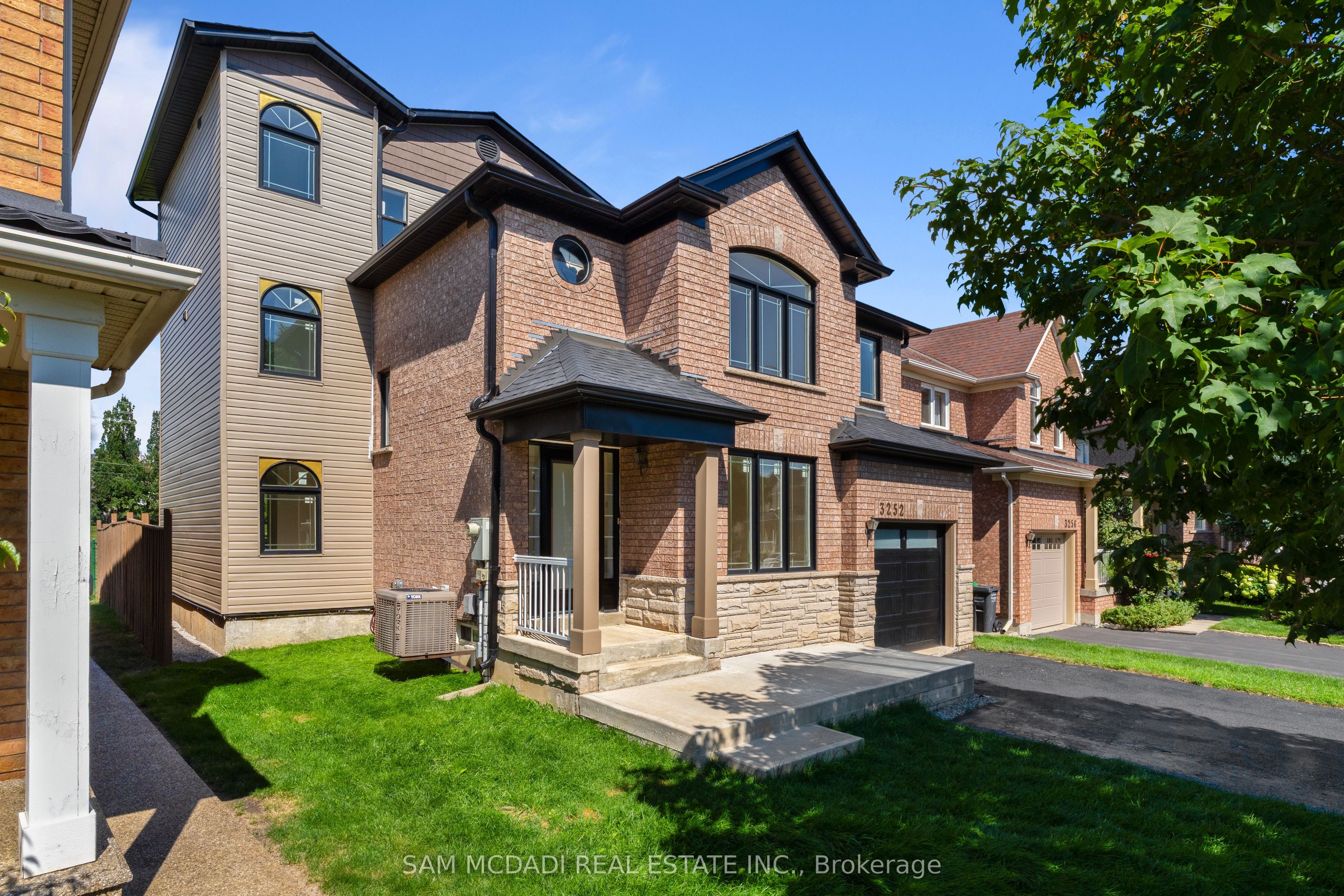 3252 Hunters Glen, Mississauga, ON L5N 8M3 photo 2