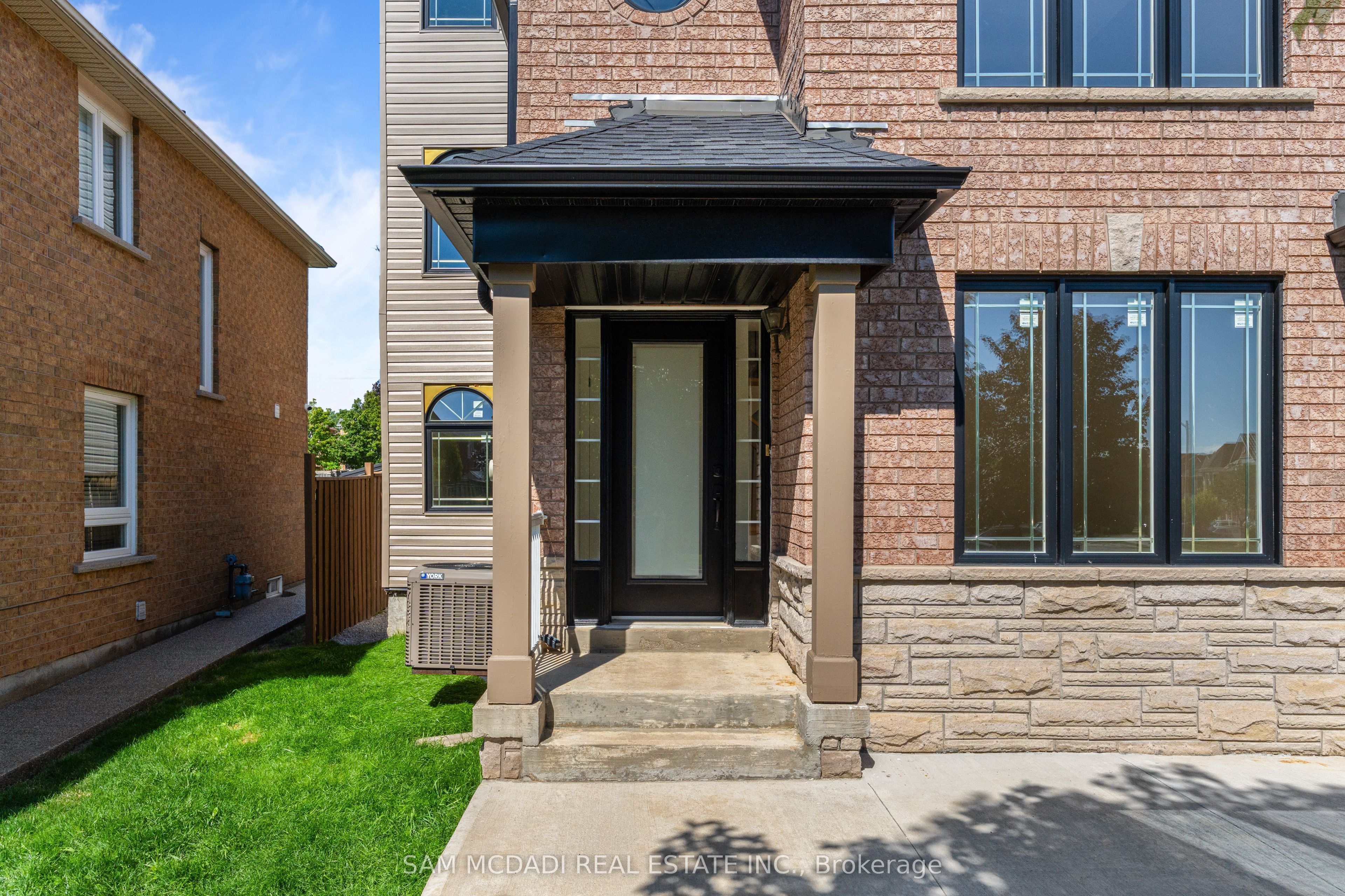 3252 Hunters Glen, Mississauga, ON L5N 8M3 photo 3