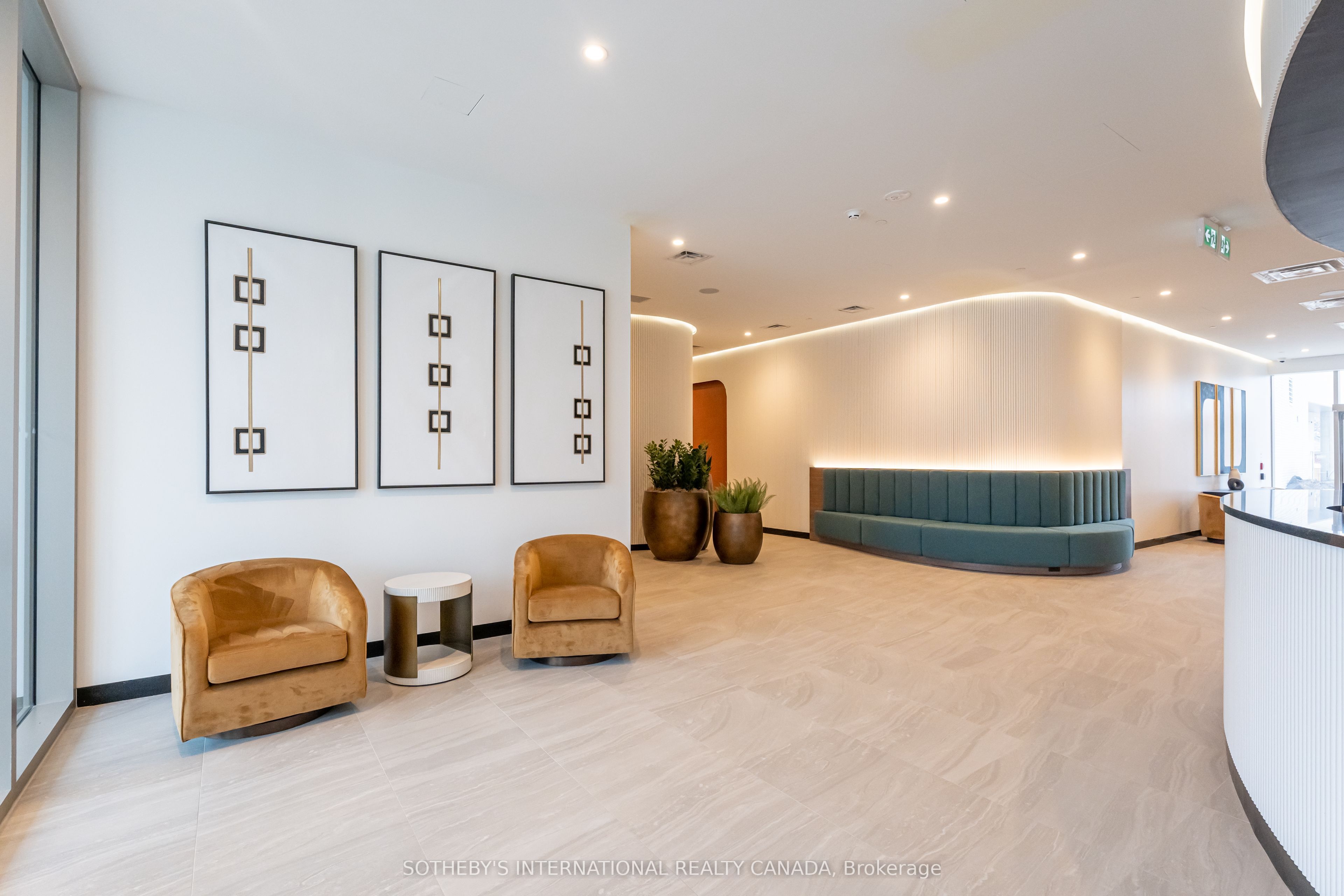689 THE QUEENSWAY 429, Toronto, ON M8Y 1L1 photo 4