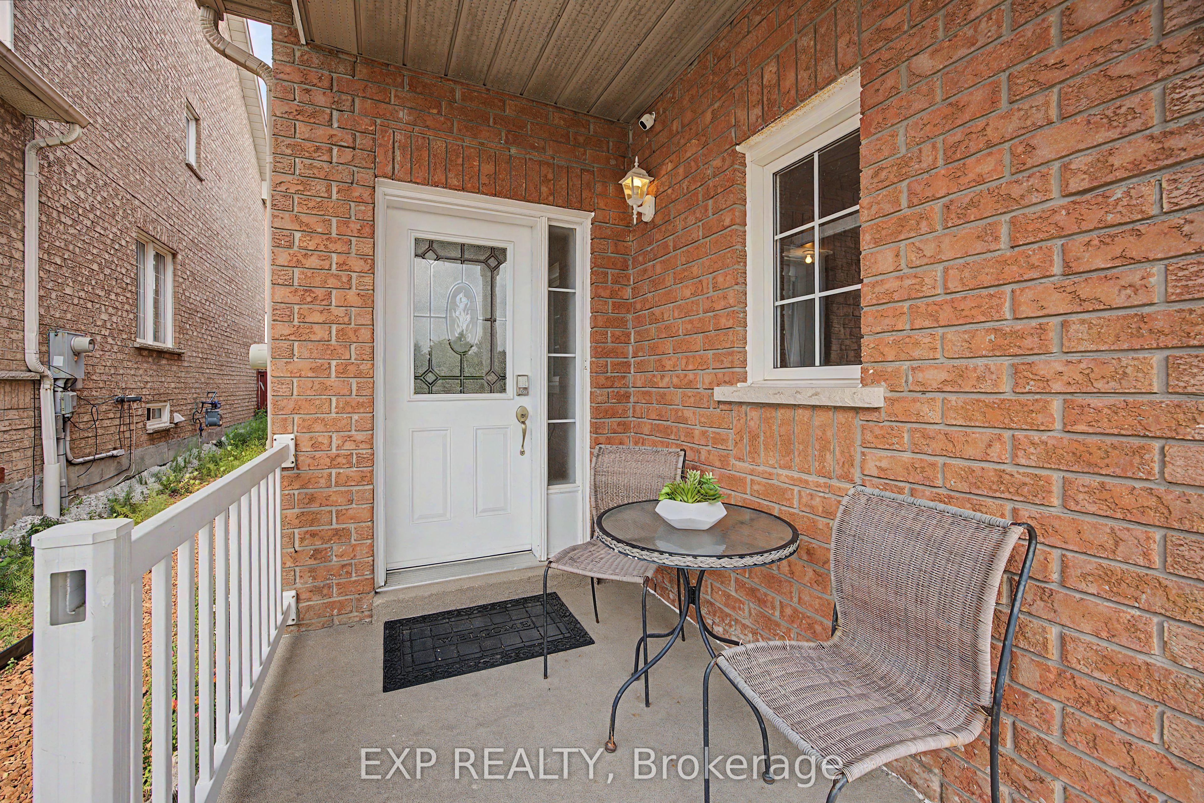 7269 Lantern Fly Hollow, Mississauga, ON L5W 1K2 photo 2