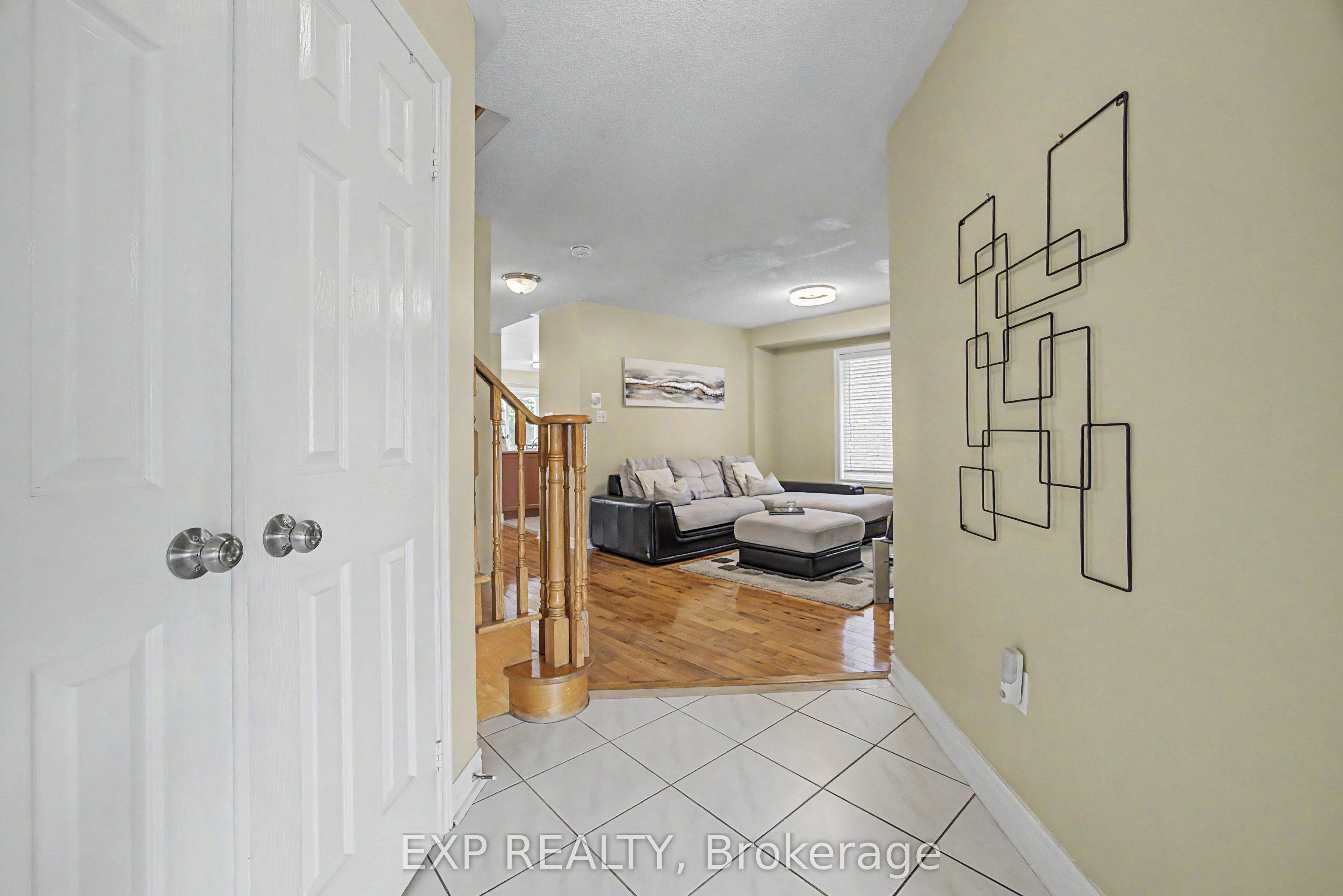 7269 Lantern Fly Hollow, Mississauga, ON L5W 1K2 photo 4