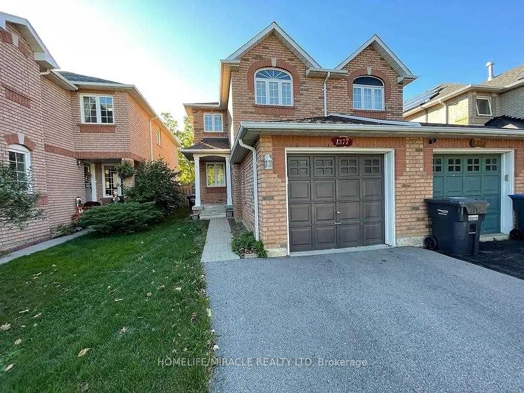 1377 Inuit Trail, Mississauga, ON L5N 7R8