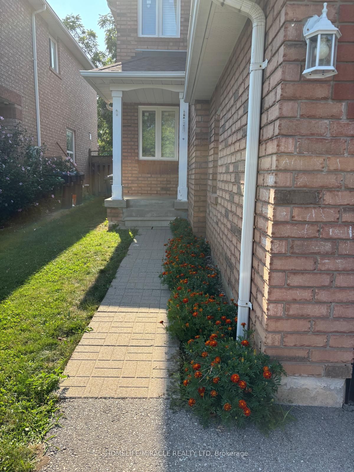 1377 Inuit Trail, Mississauga, ON L5N 7R8 photo 2