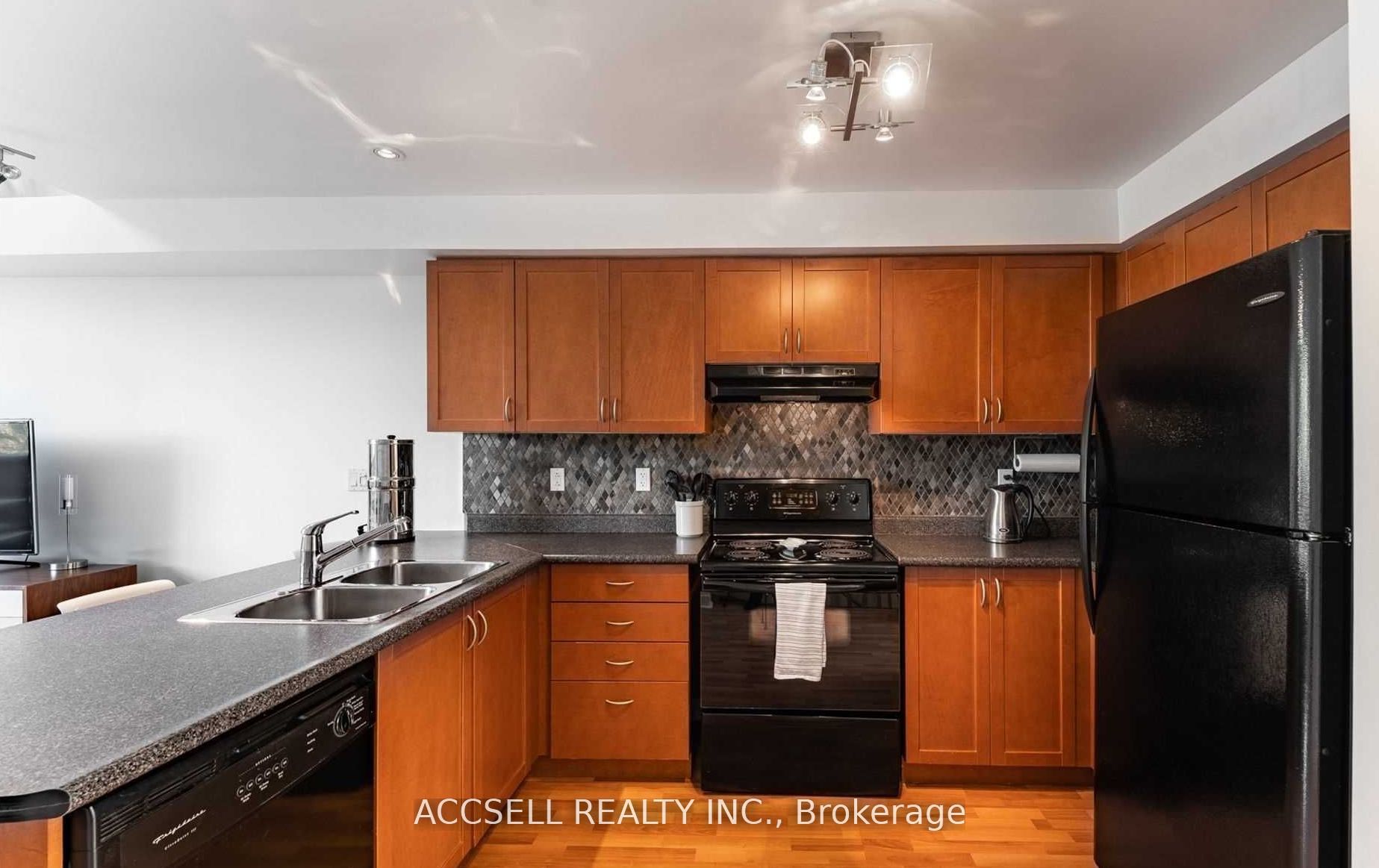 3400 Lake Shore Boulevard W 229, Toronto, ON M8W 4Z9 photo 5