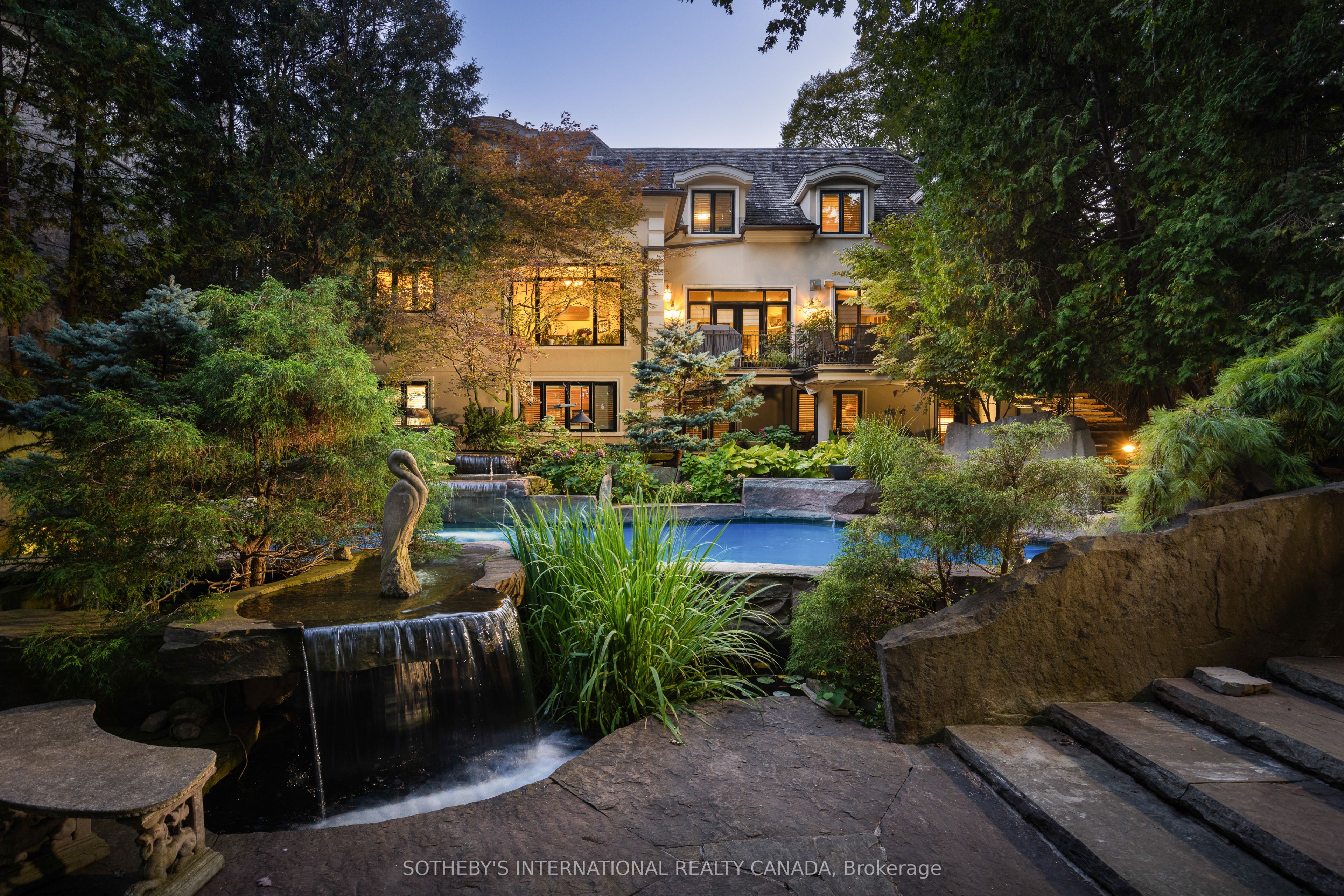 23 Edenbrook Hill, Toronto, ON M9A 3Z7