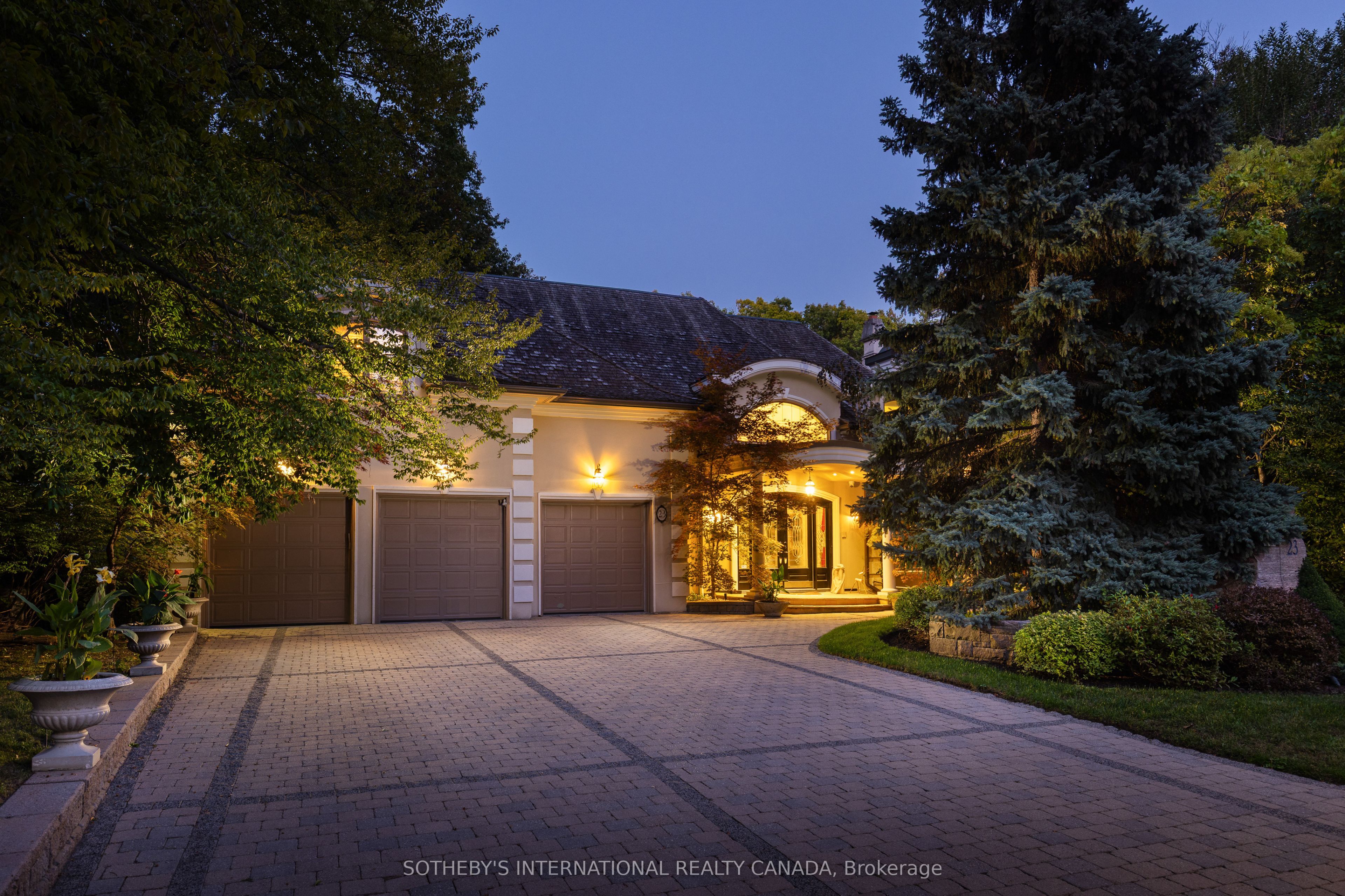 23 Edenbrook Hill, Toronto, ON M9A 3Z7 photo 2