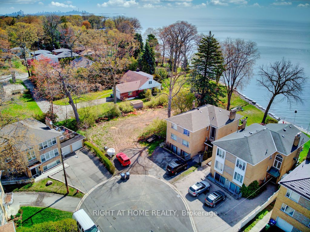 9 Carlis Place, Mississauga, ON L5G 1A8 photo 3