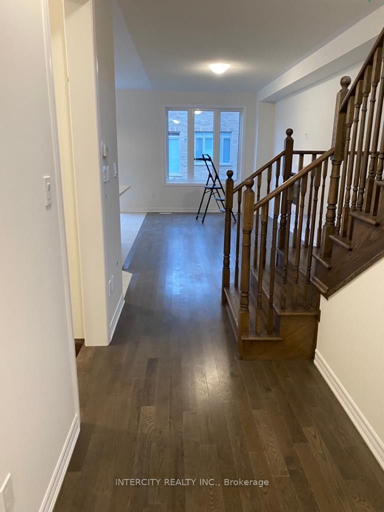 8 Spinland Street, Caledon, ON L7C 4K4 photo 2