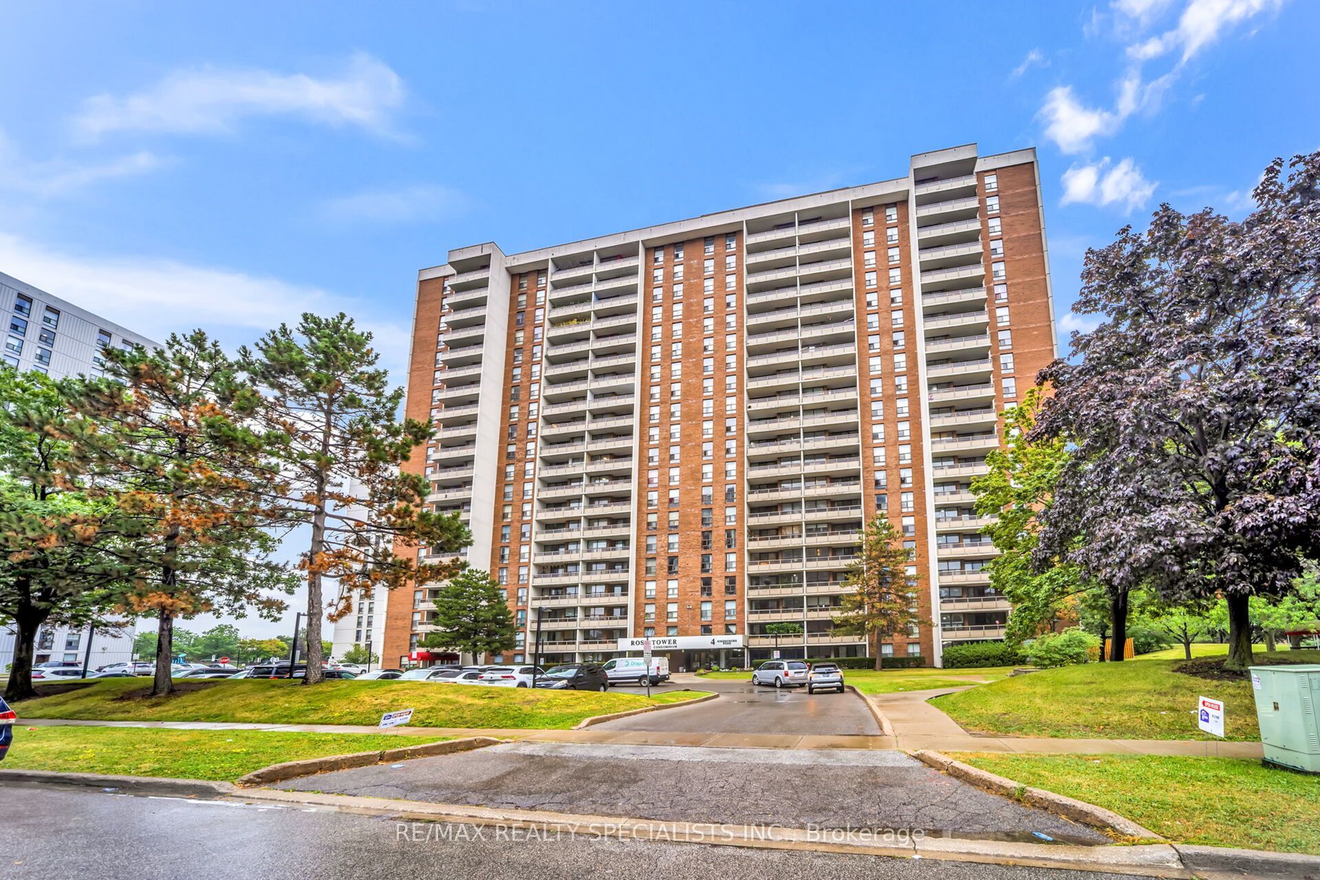 4 Kings Cross Road 1008, Brampton, ON L6T 3X8