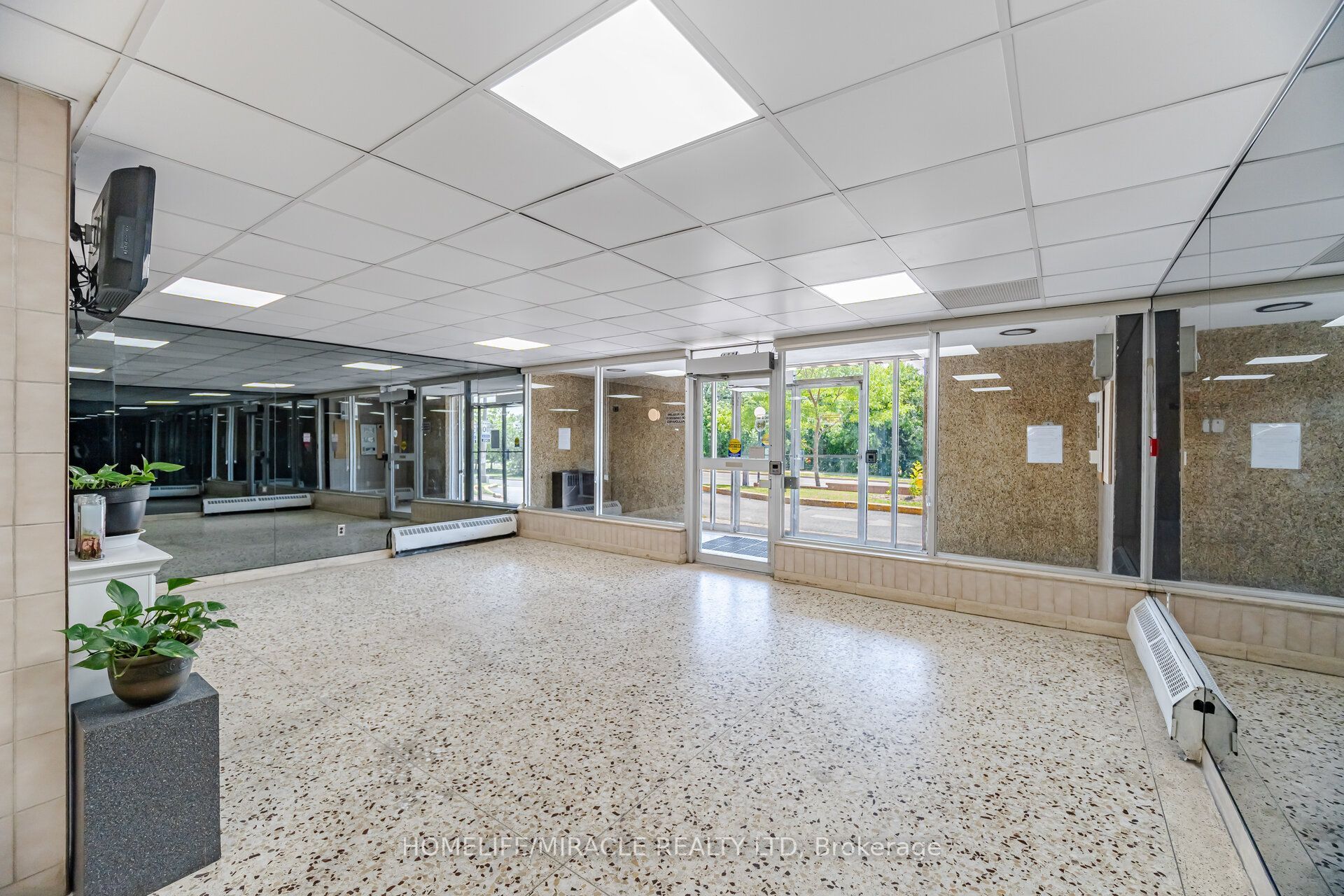 60 Stevenson Road 1105, Toronto, ON M9V 2B4 photo 5