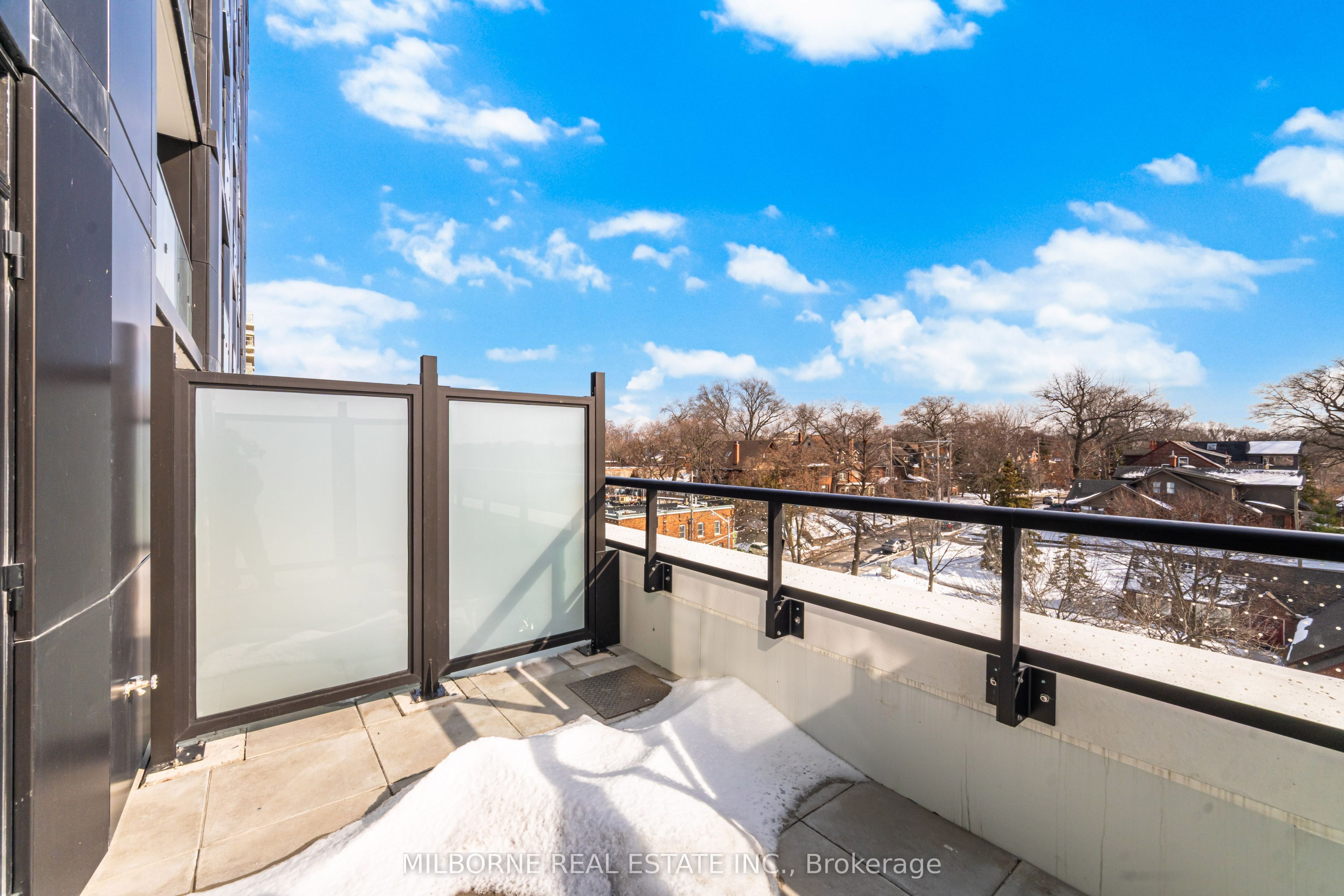 1660 Bloor Street W 510, Toronto, ON M6P 1A8