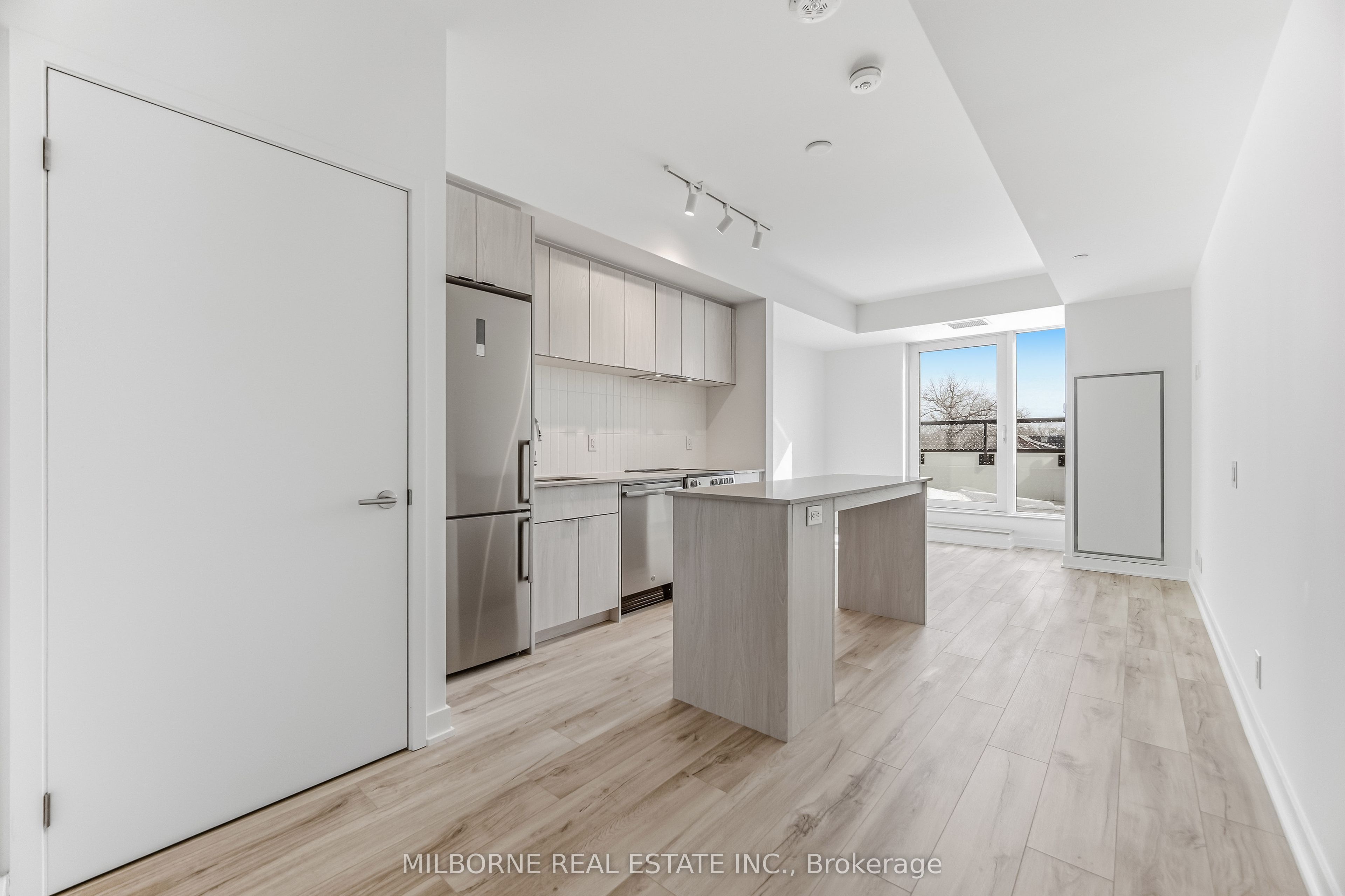 1660 Bloor Street W 510, Toronto, ON M6P 1A8 photo 3