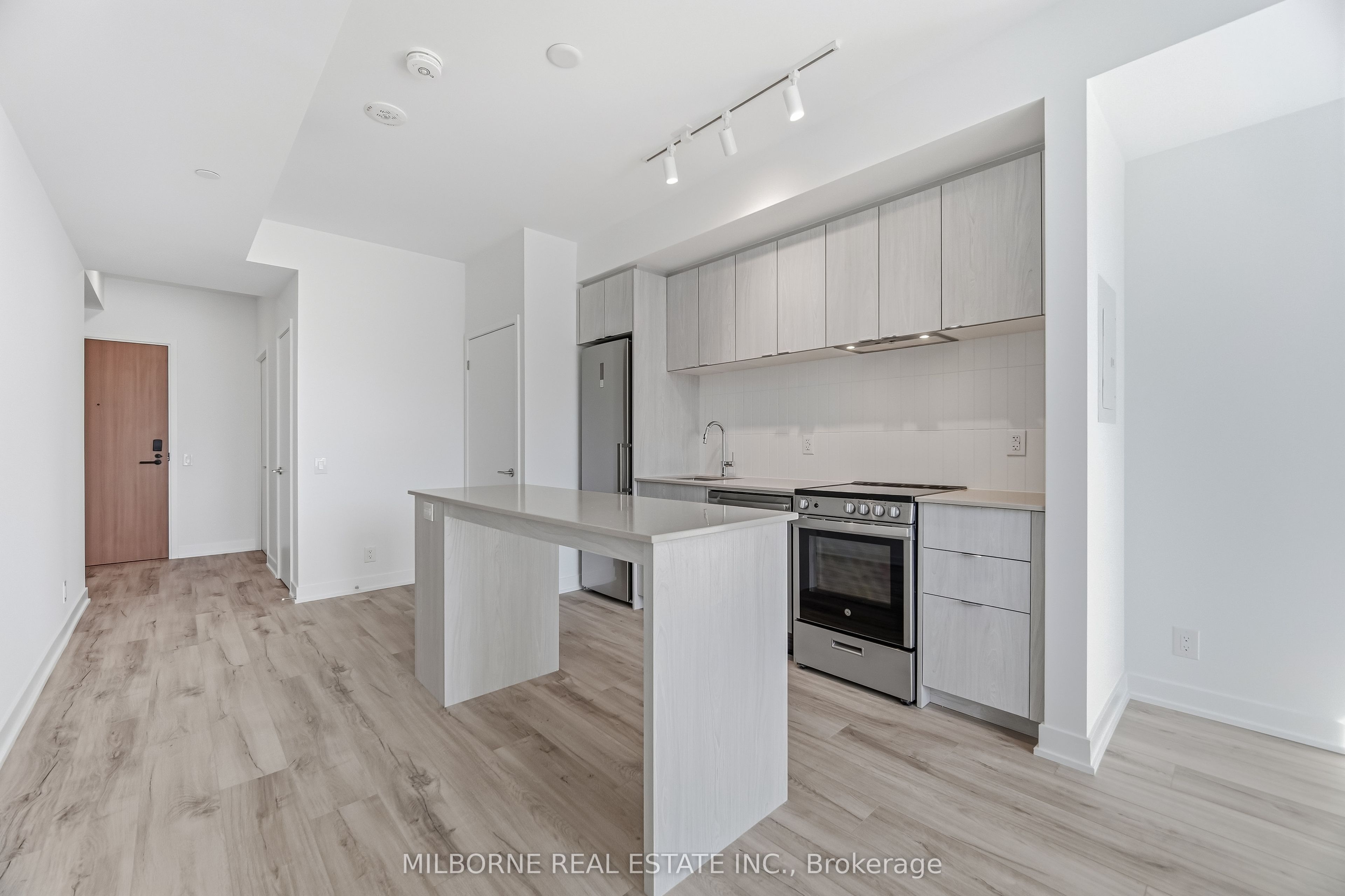1660 Bloor Street W 510, Toronto, ON M6P 1A8 photo 4