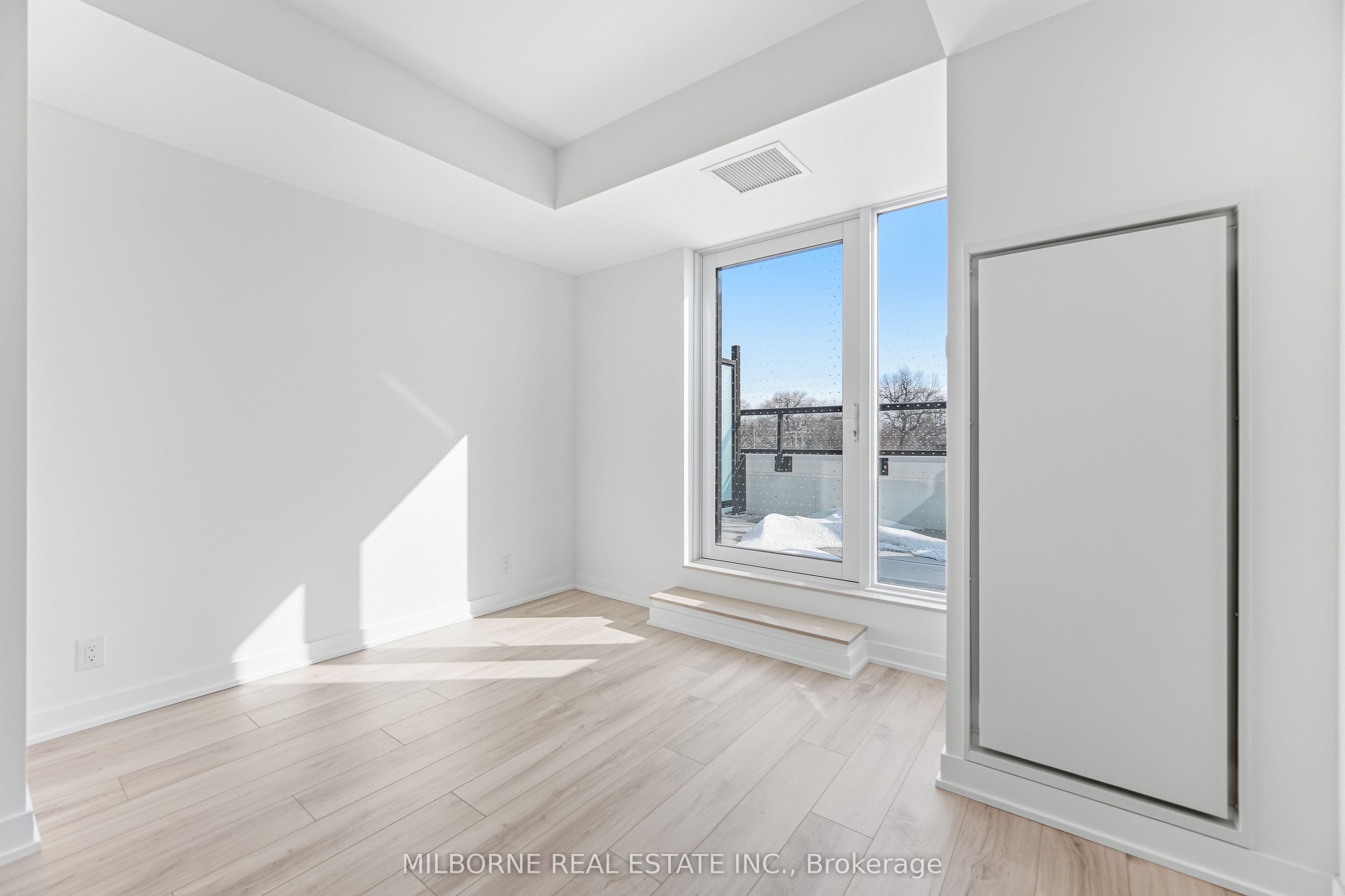 1660 Bloor Street W 510, Toronto, ON M6P 1A8 photo 5