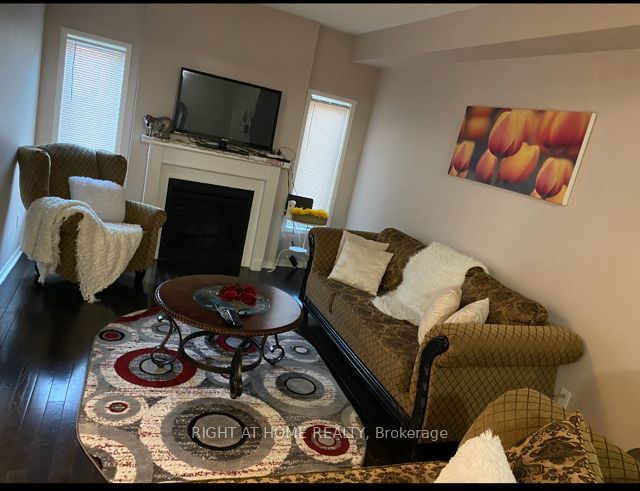 530 Lolita Gardens 1704, Mississauga, ON L5A 3T2