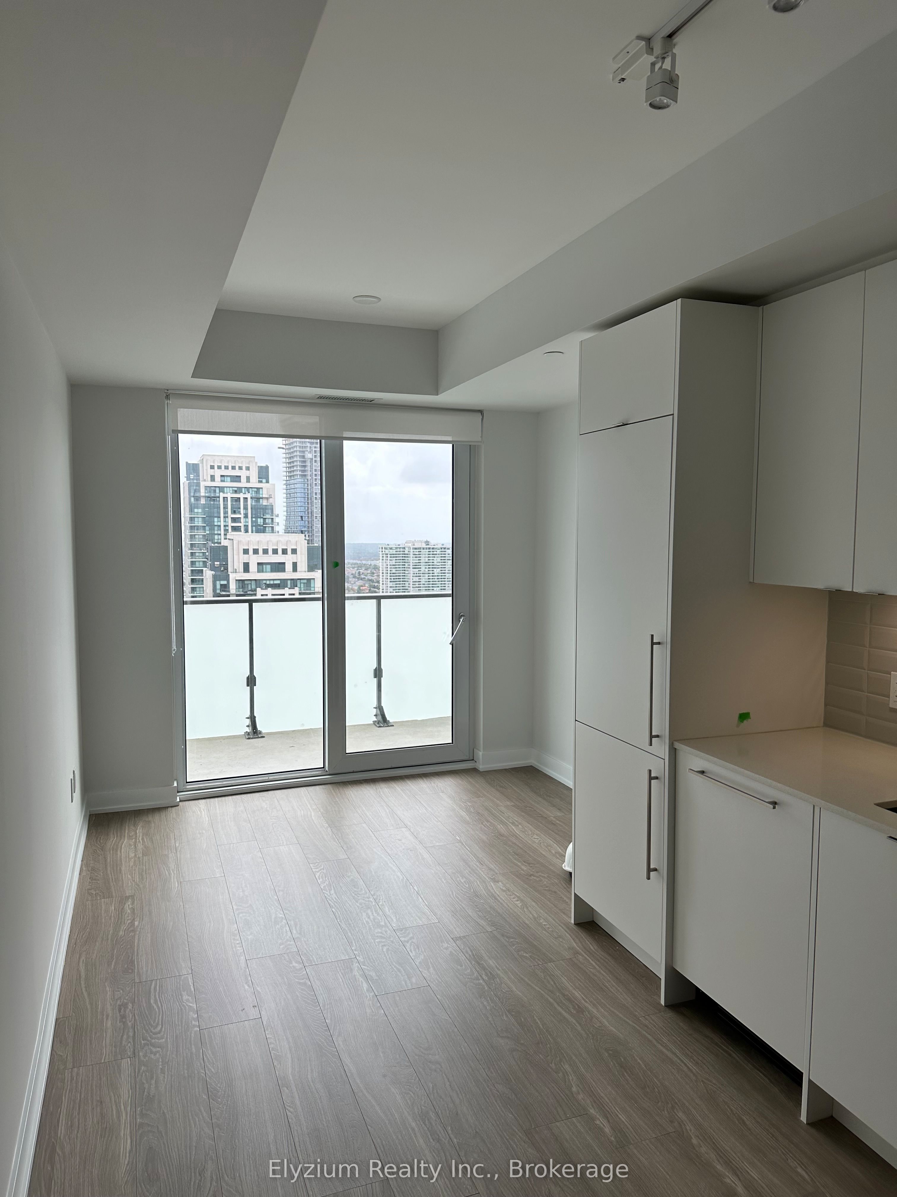 4130 Parkside Village Drive 2708, Mississauga, ON L5B 3M8 photo 3