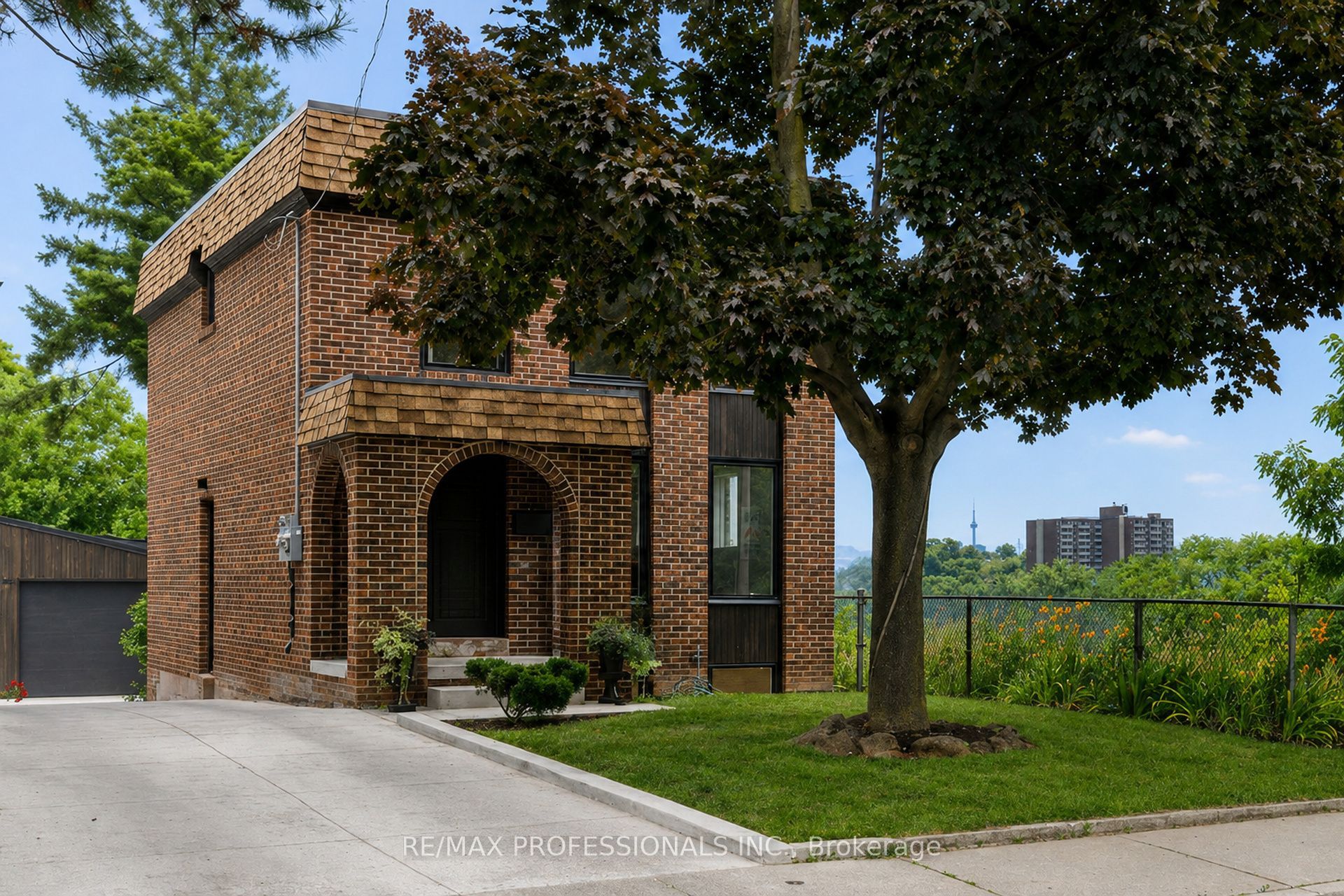 19 Arnold Avenue, Toronto, ON M6N 4M8