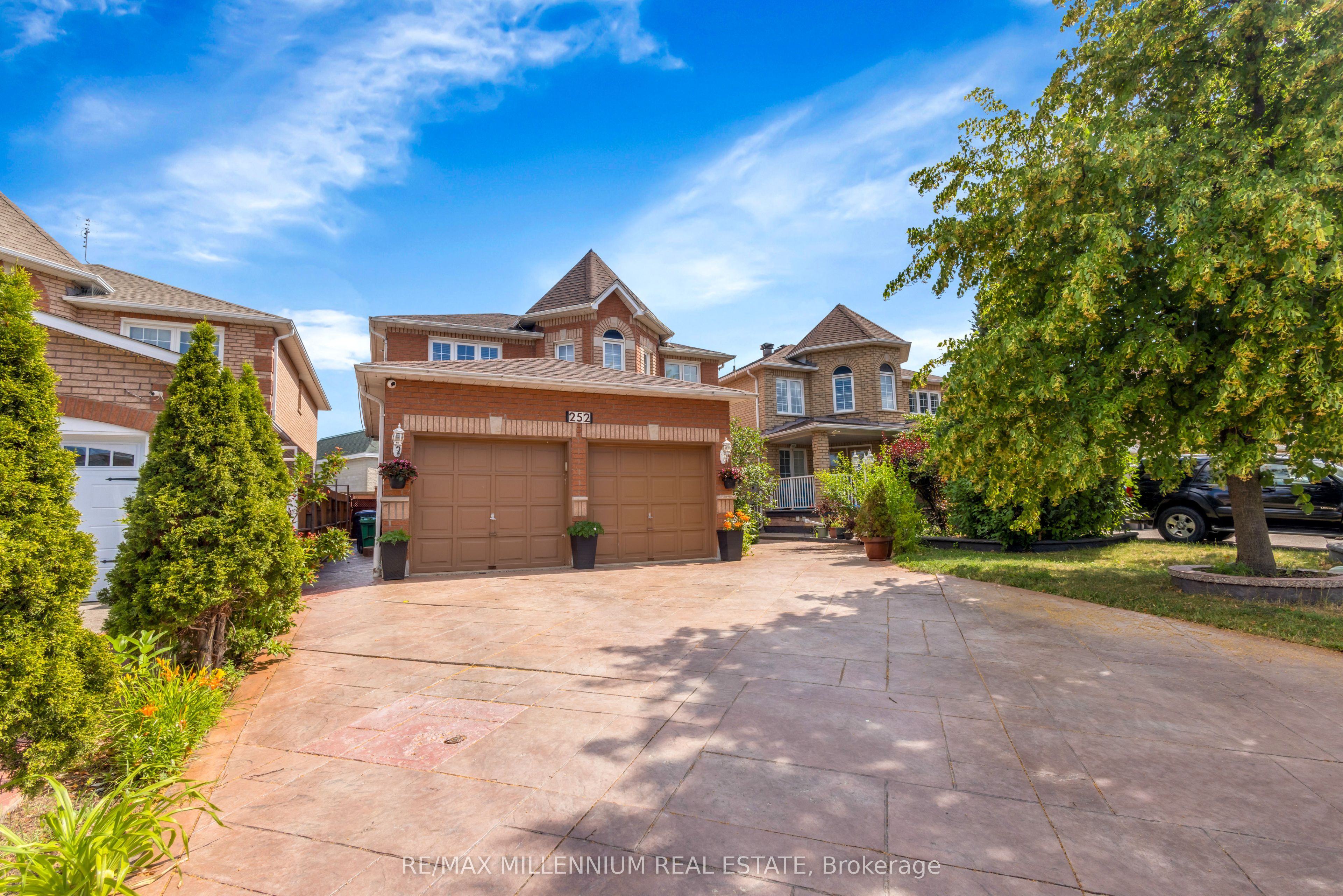252 Mountainberry Road, Brampton, ON L6R 1H9 photo 2